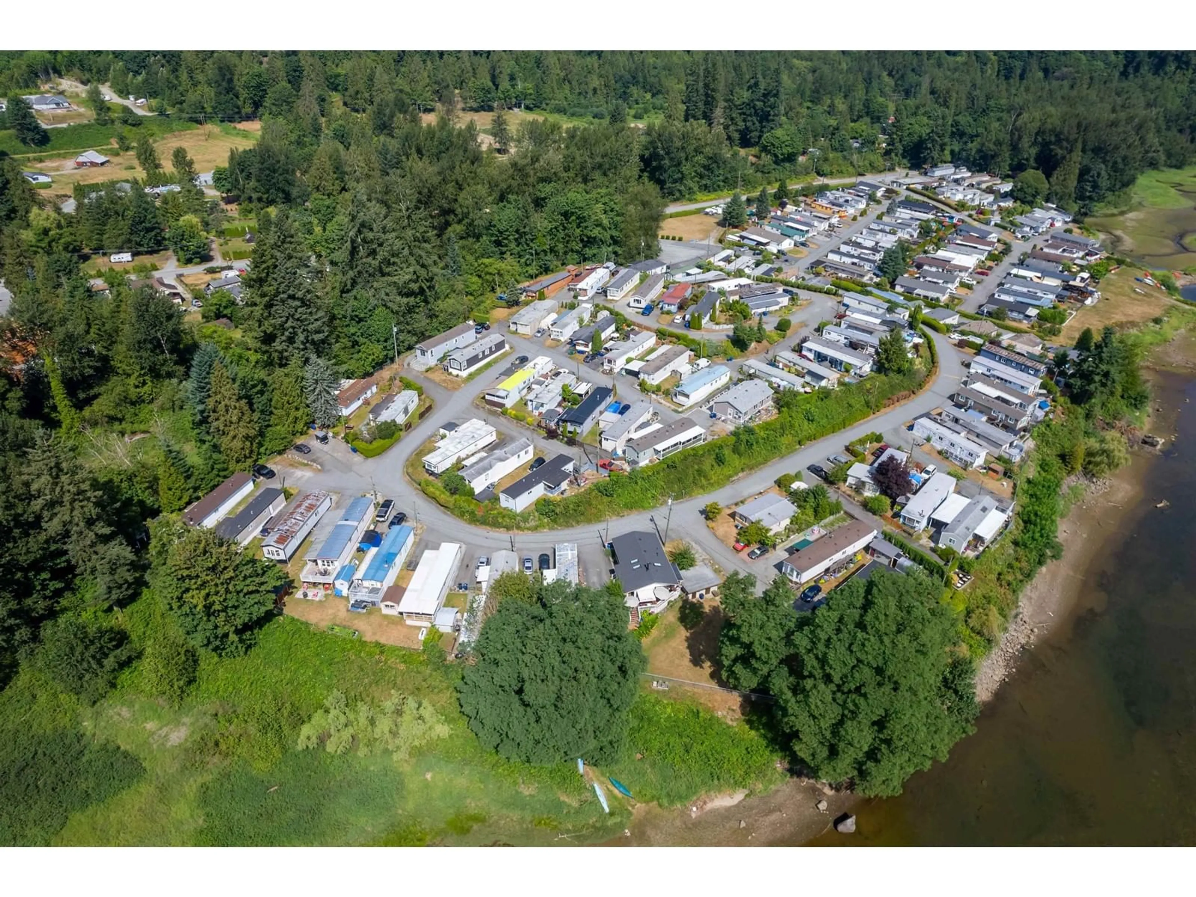 A pic from outside/outdoor area/front of a property/back of a property/a pic from drone, unknown for 100 - 9950 WILSON, Mission British Columbia V2V6H5