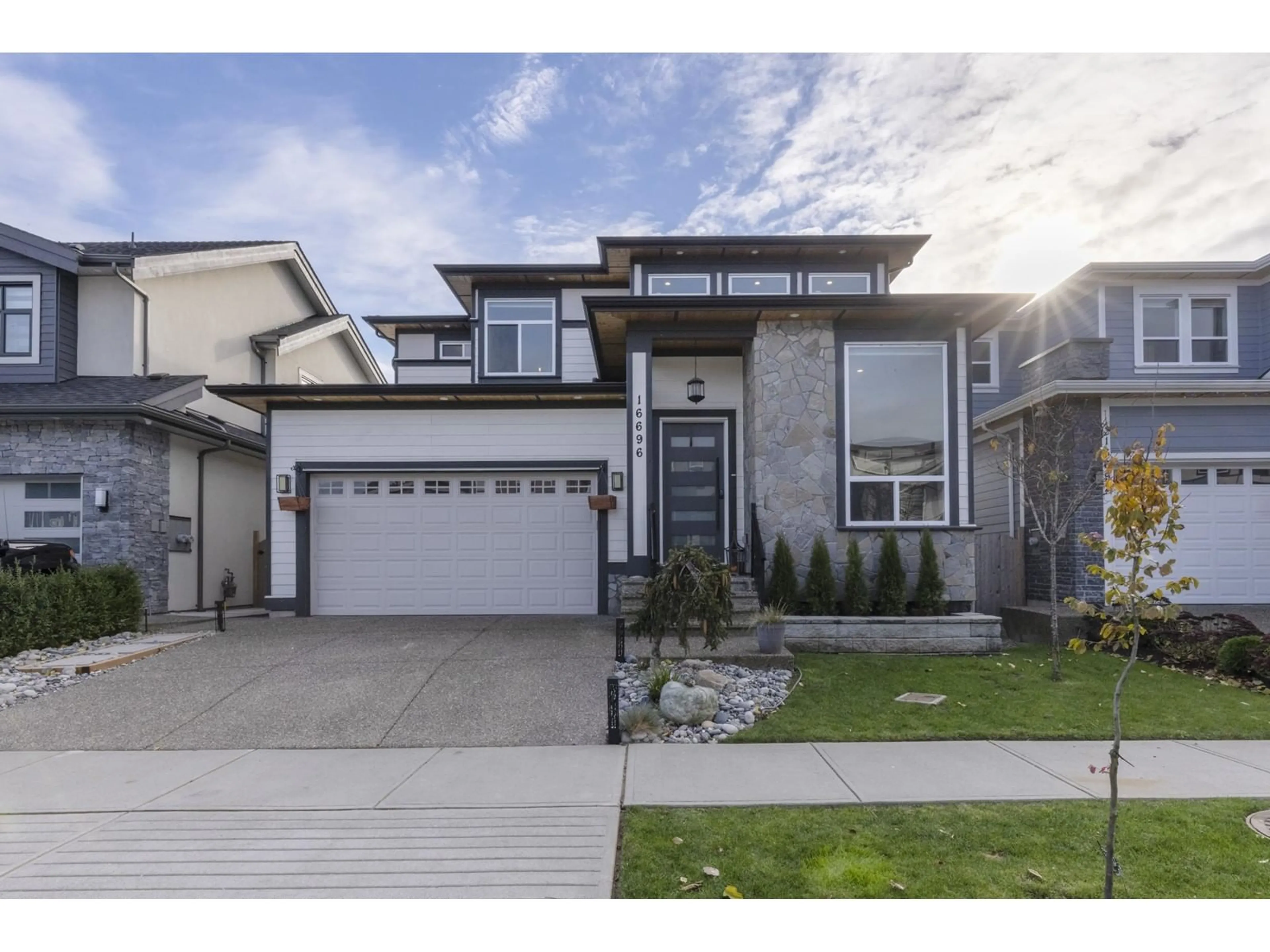 Home with vinyl exterior material, street for 16696 18, Surrey British Columbia V3Z9X5
