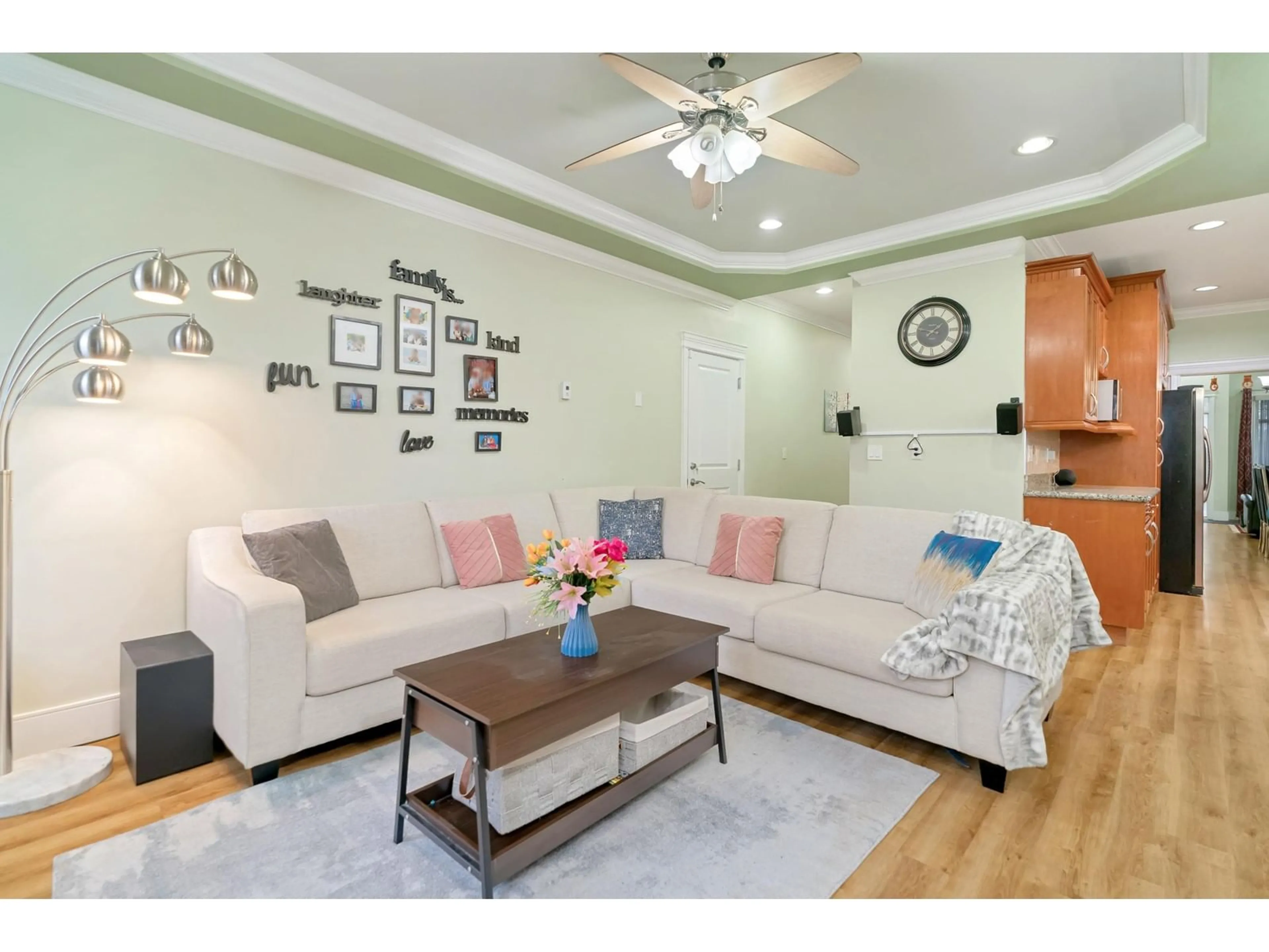 Living room with furniture, wood/laminate floor for 7750 118, Delta British Columbia V4C6G8