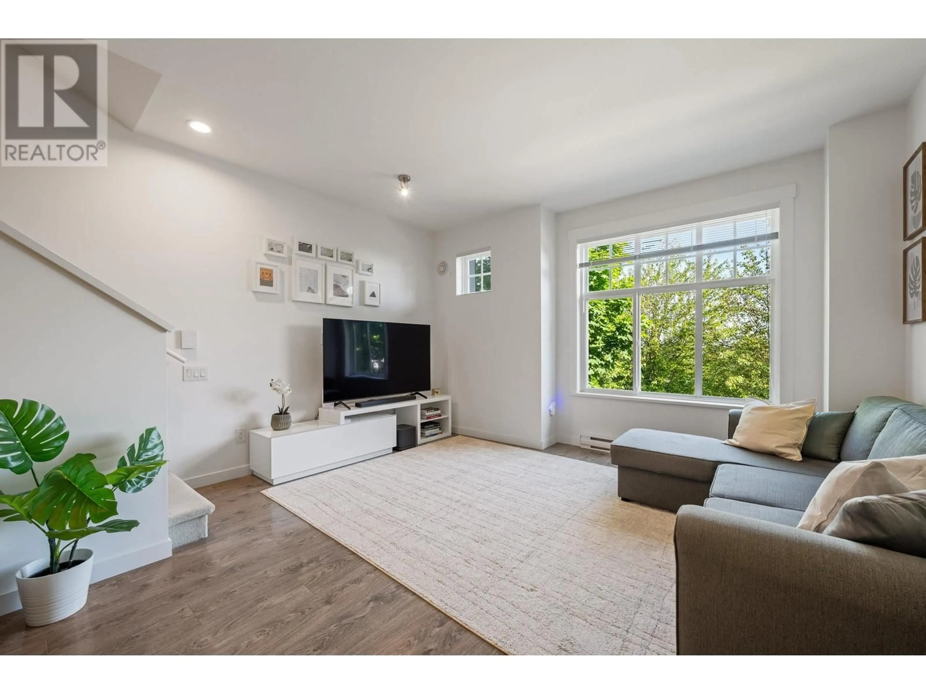 Living room with furniture, unknown for 8 - 1320 RILEY STREET, Coquitlam British Columbia V3E0J4