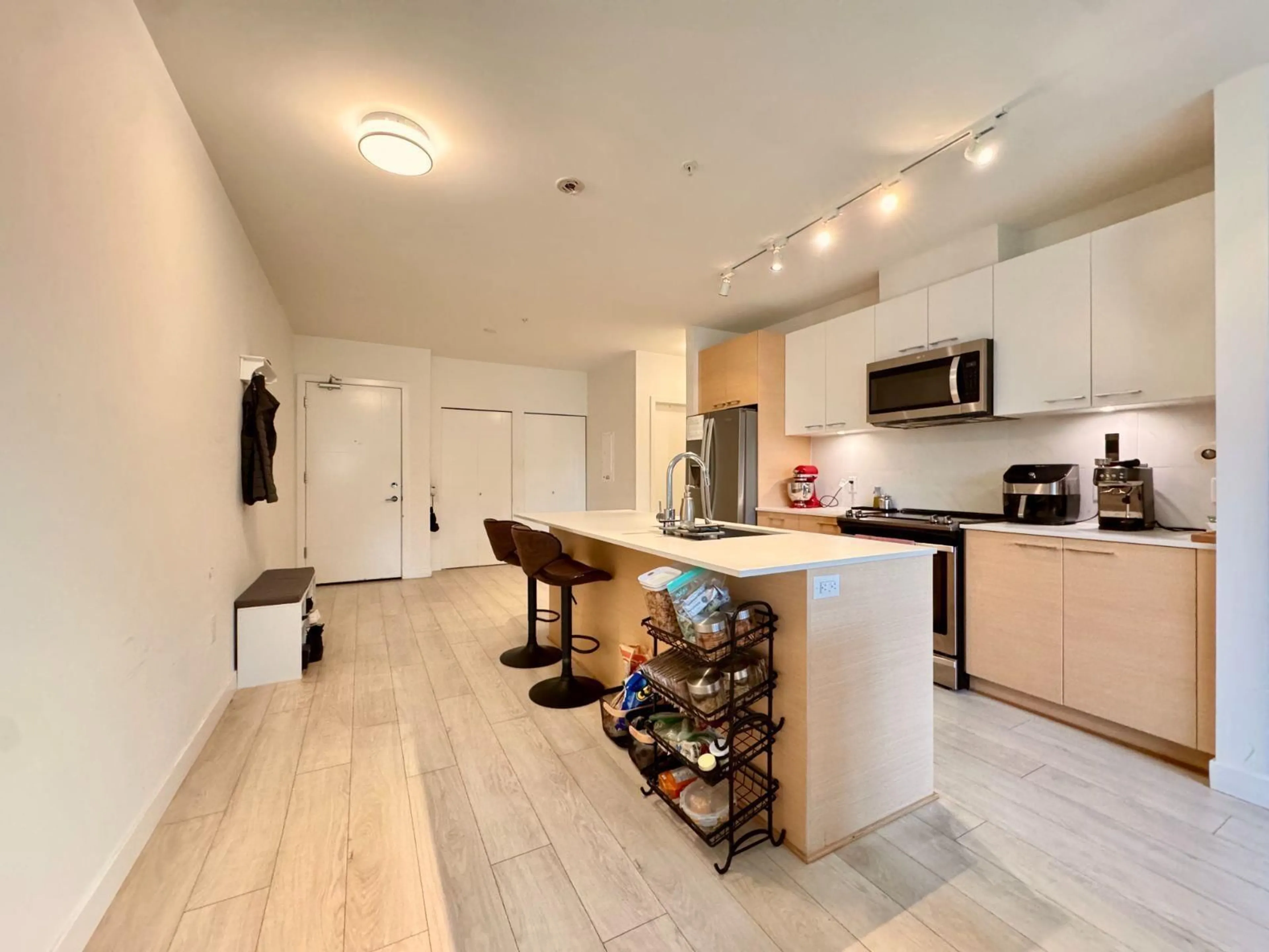 Open concept kitchen, unknown for 305 - 10603 140, Surrey British Columbia V3T0M8