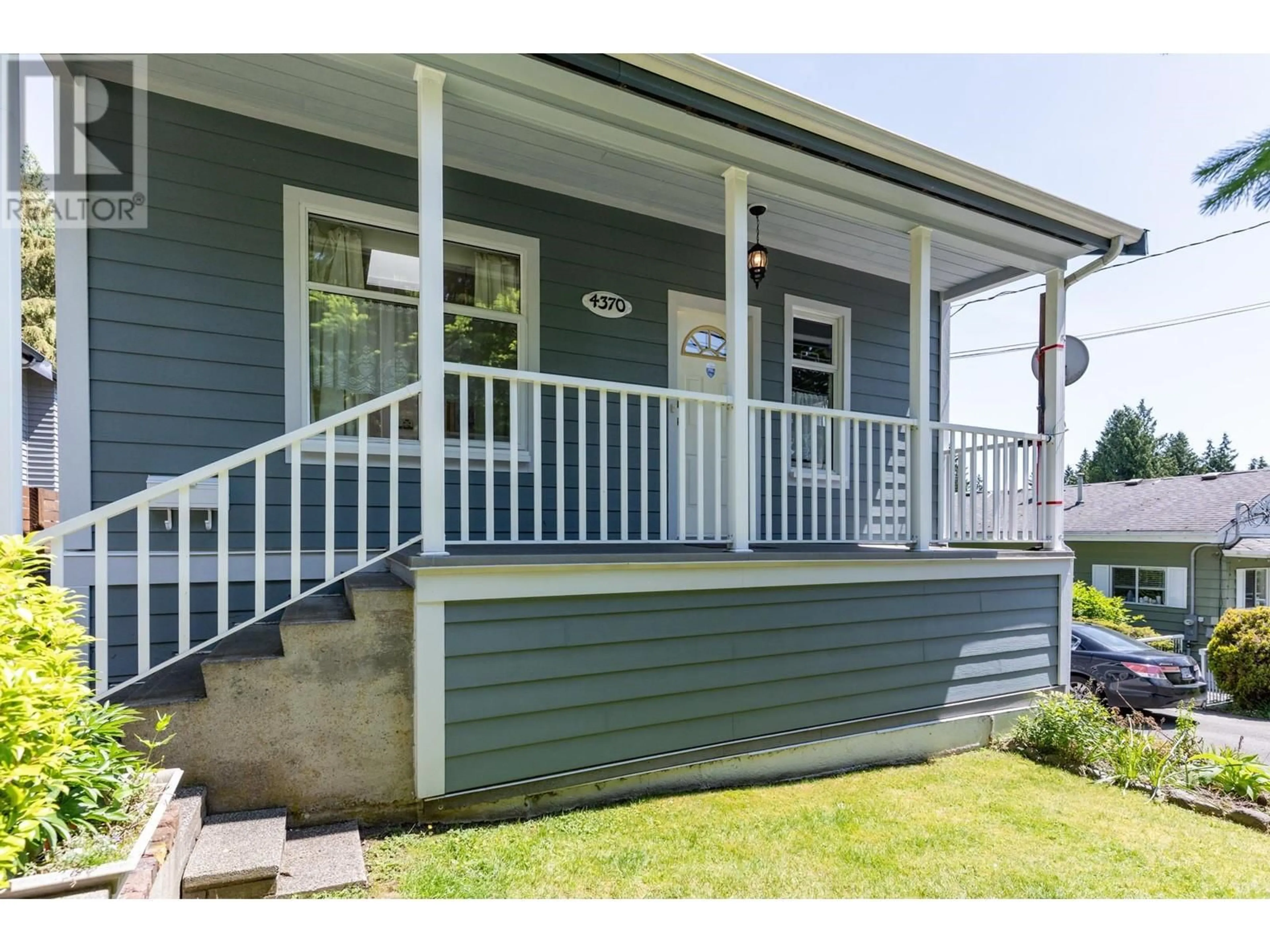 Home with vinyl exterior material, street for 4370 MOUNTAIN HIGHWAY, North Vancouver British Columbia V7K2K2