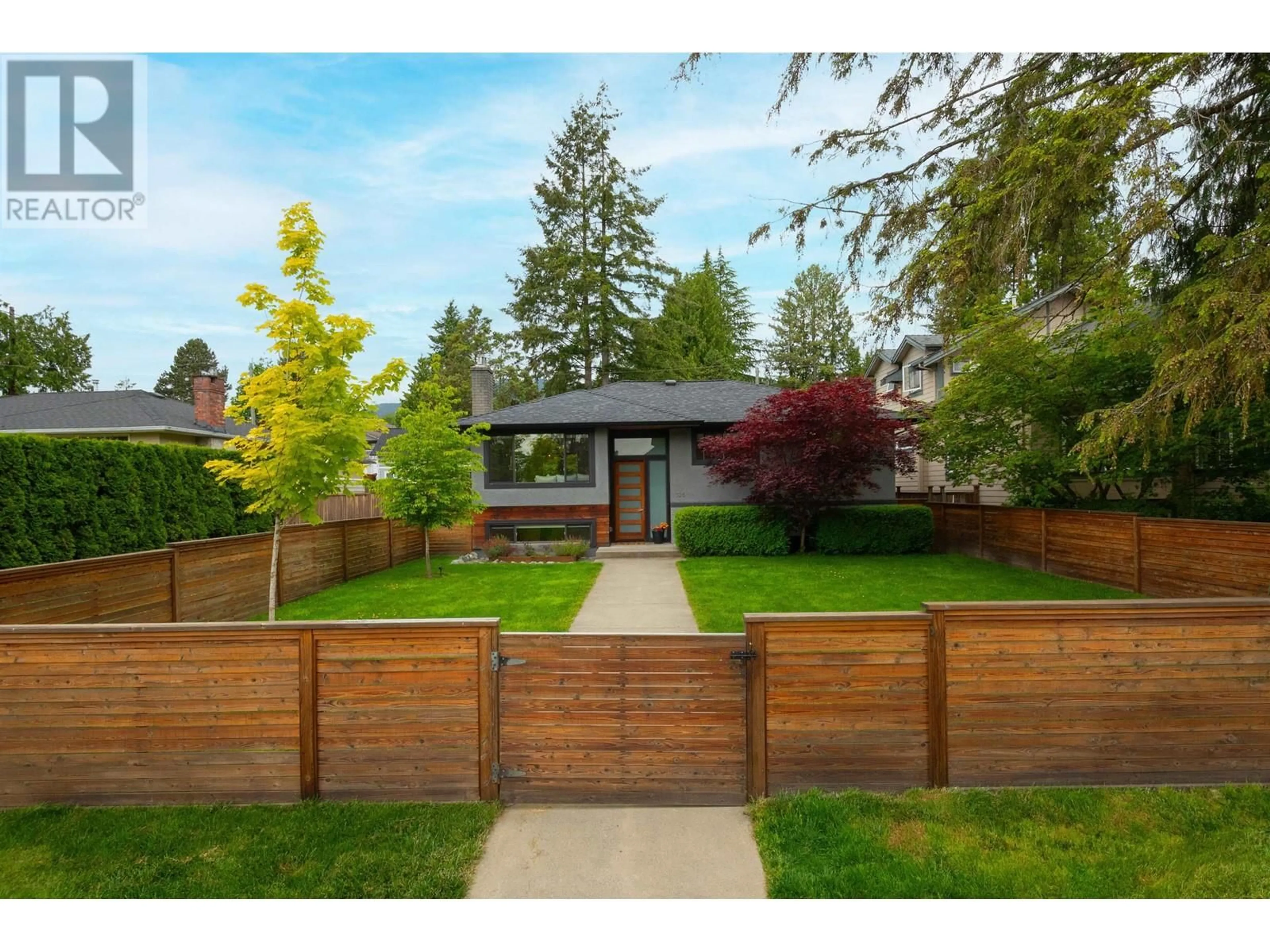 Unknown for 328 22ND STREET, North Vancouver British Columbia V7L3C7
