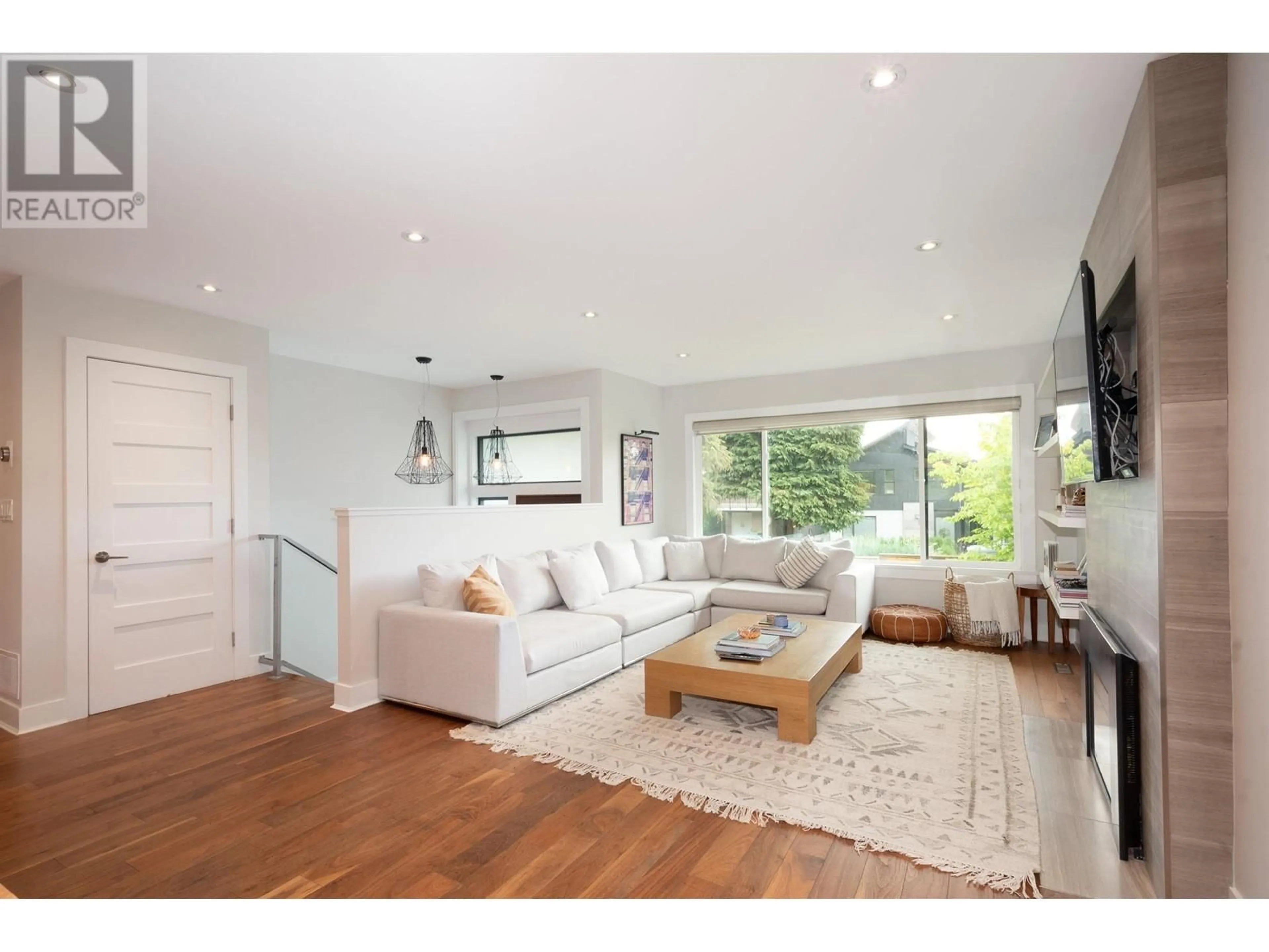 Living room with furniture, wood/laminate floor for 328 22ND STREET, North Vancouver British Columbia V7L3C7