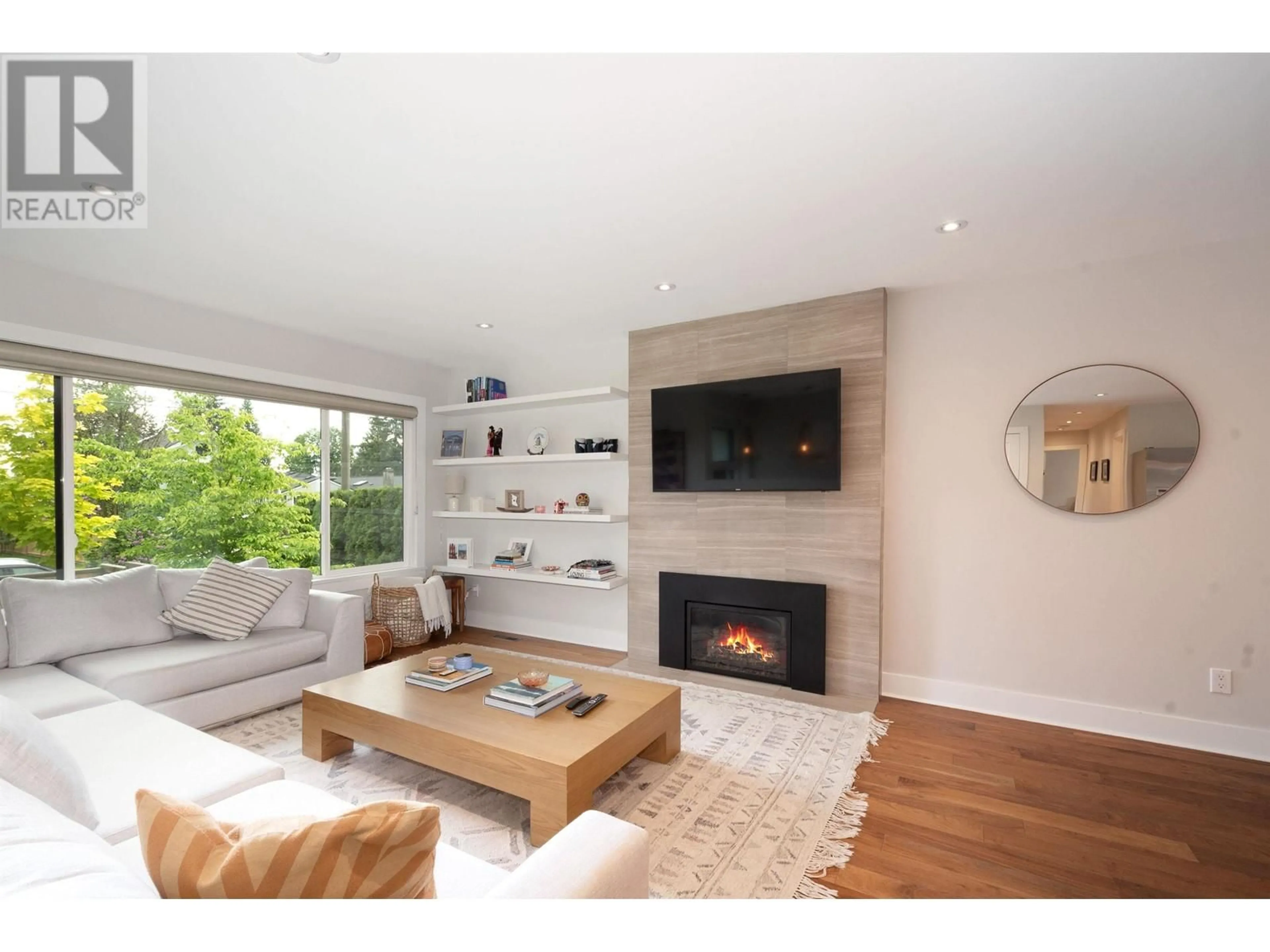 Living room with furniture, wood/laminate floor for 328 22ND STREET, North Vancouver British Columbia V7L3C7