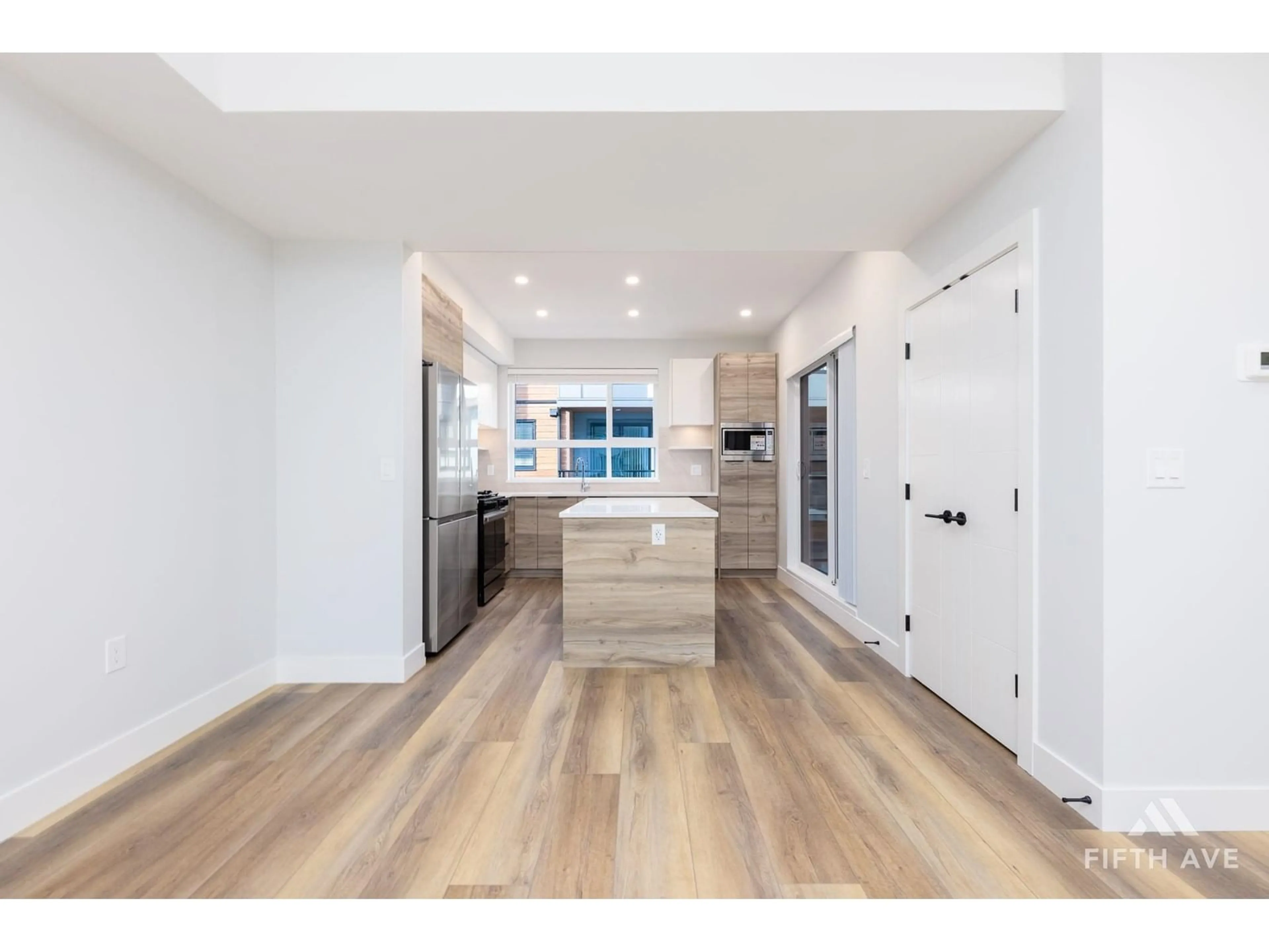 Open concept kitchen, wood/laminate floor for 123 - 30530 CARDINAL, Abbotsford British Columbia N0N0N0