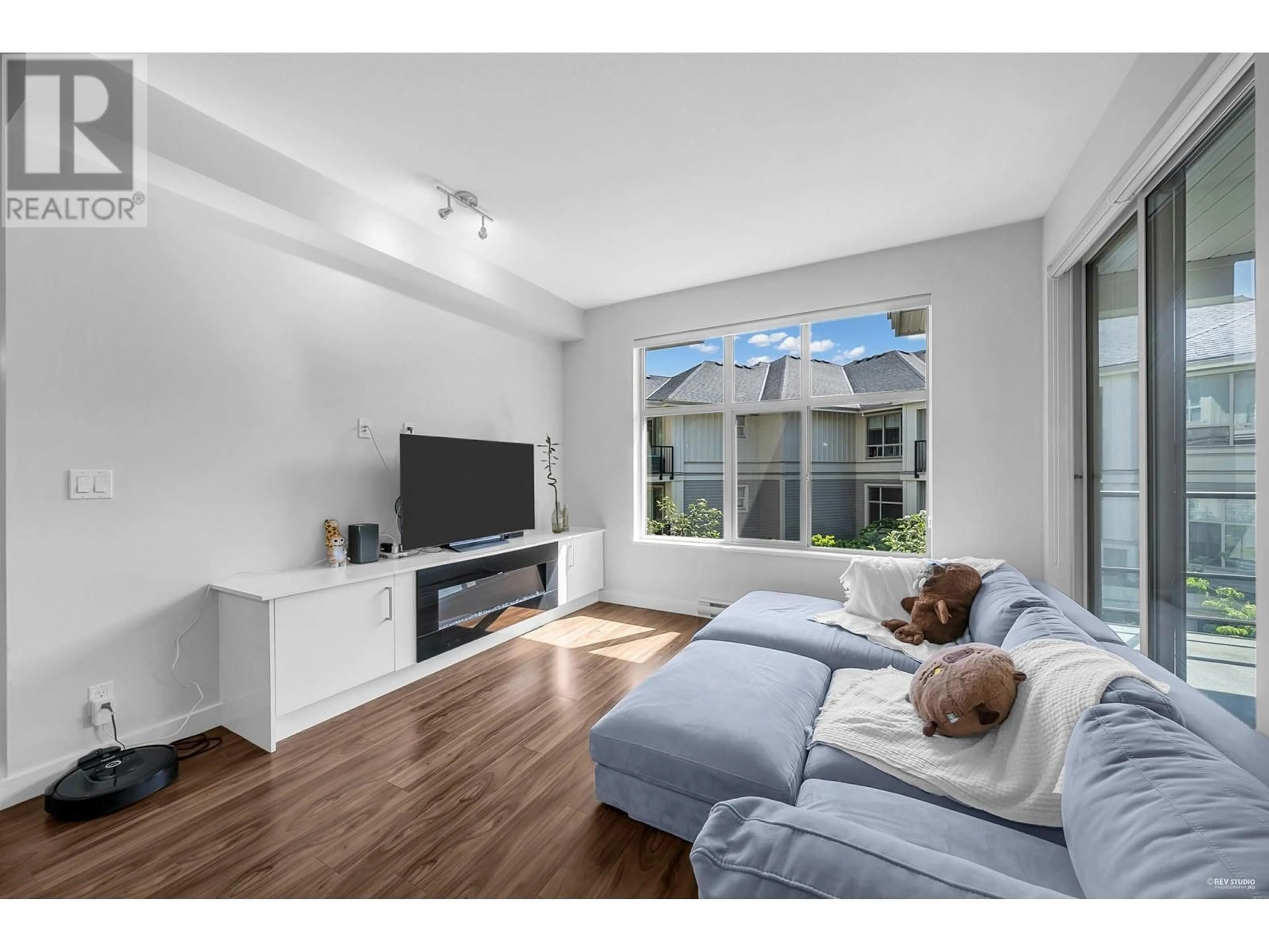 Living room with furniture, wood/laminate floor for 303 - 250 FRANCIS WAY, New Westminster British Columbia V3L0E6