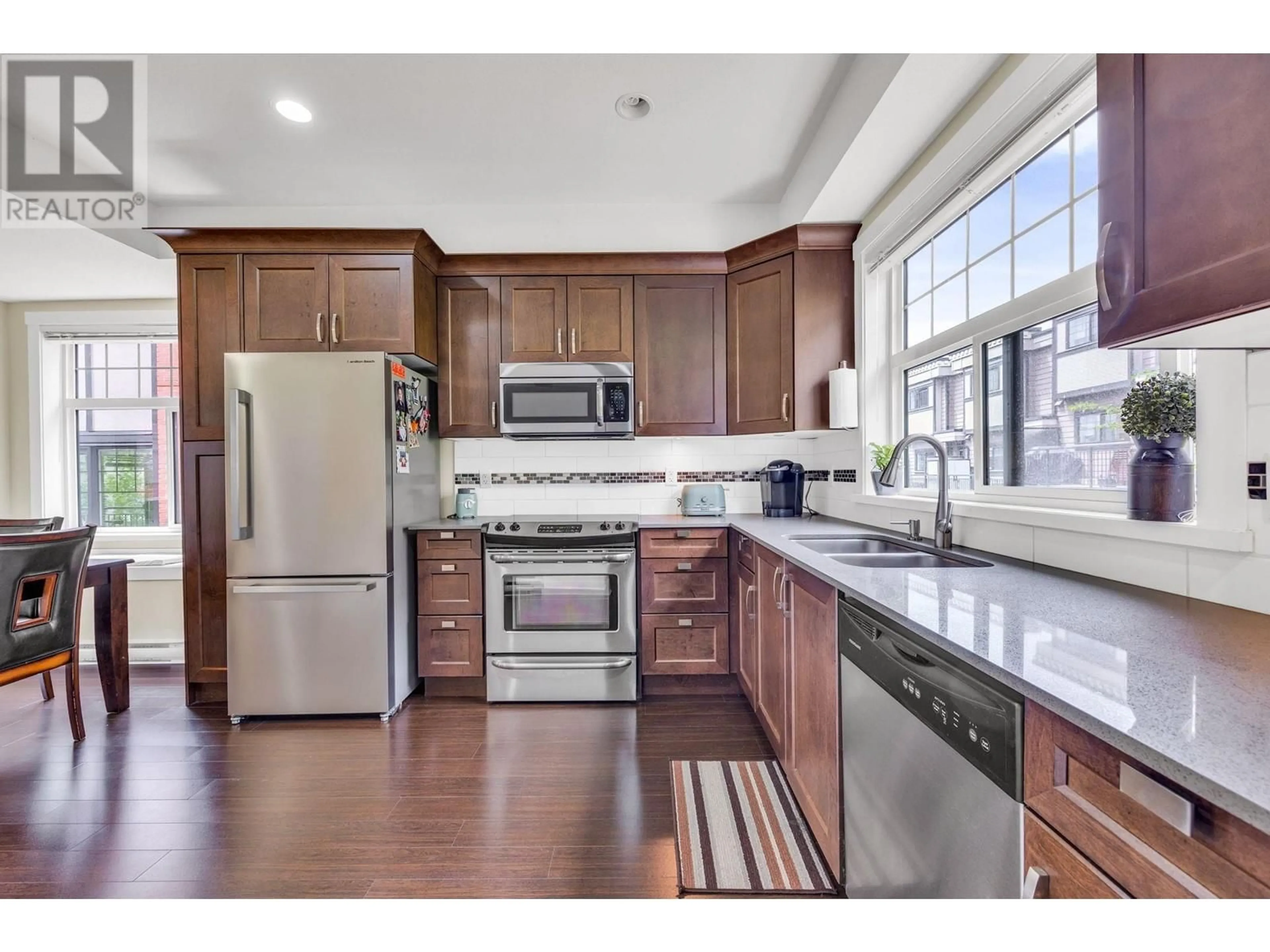 Open concept kitchen, ceramic/tile floor for 213 - 828 ROYAL AVENUE, New Westminster British Columbia V3M1J9