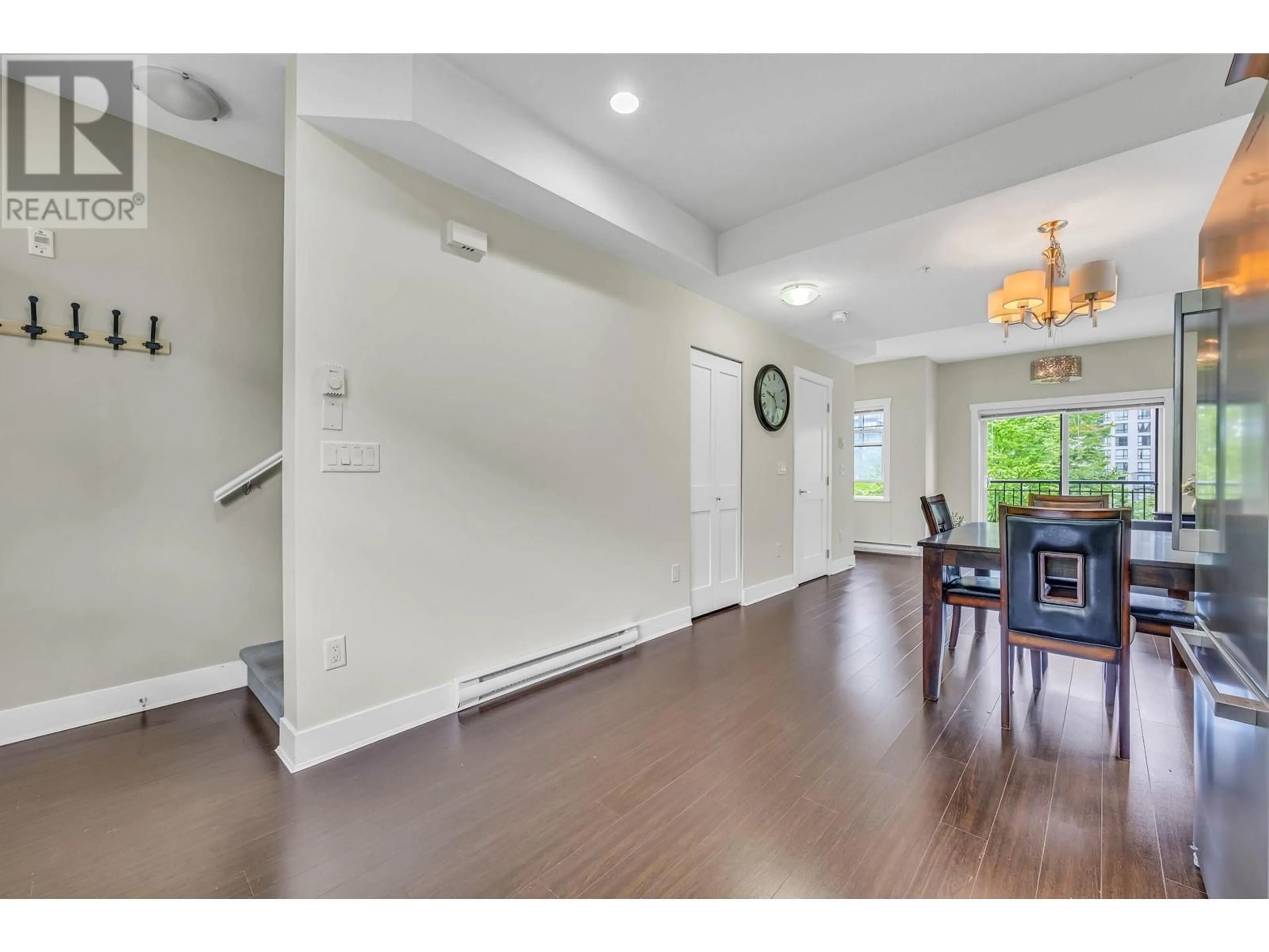 Indoor entryway for 213 - 828 ROYAL AVENUE, New Westminster British Columbia V3M1J9