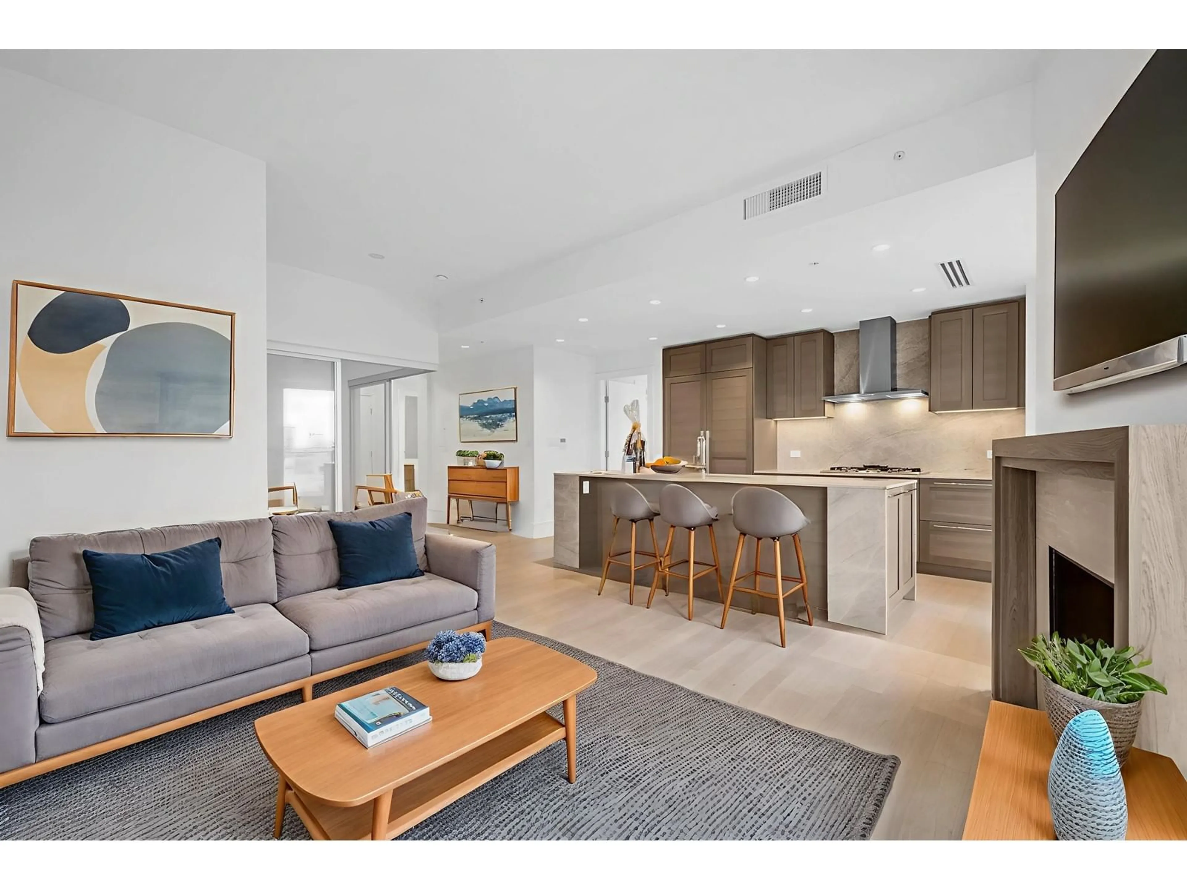 Living room with furniture, unknown for 804 - 1500 MARTIN, White Rock British Columbia V4B0C2