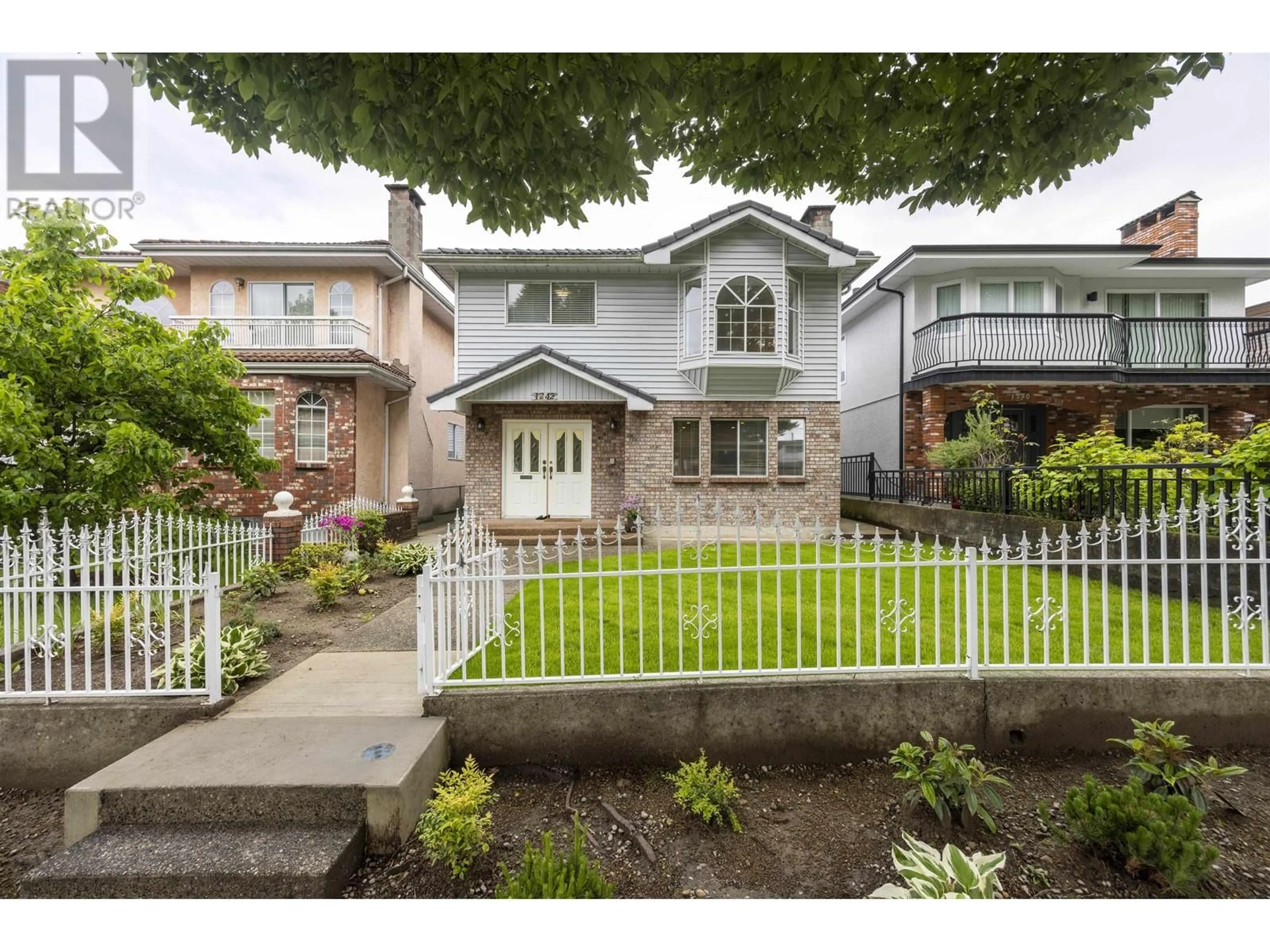 Unknown for 1242 RENFREW STREET, Vancouver British Columbia V5K4B9