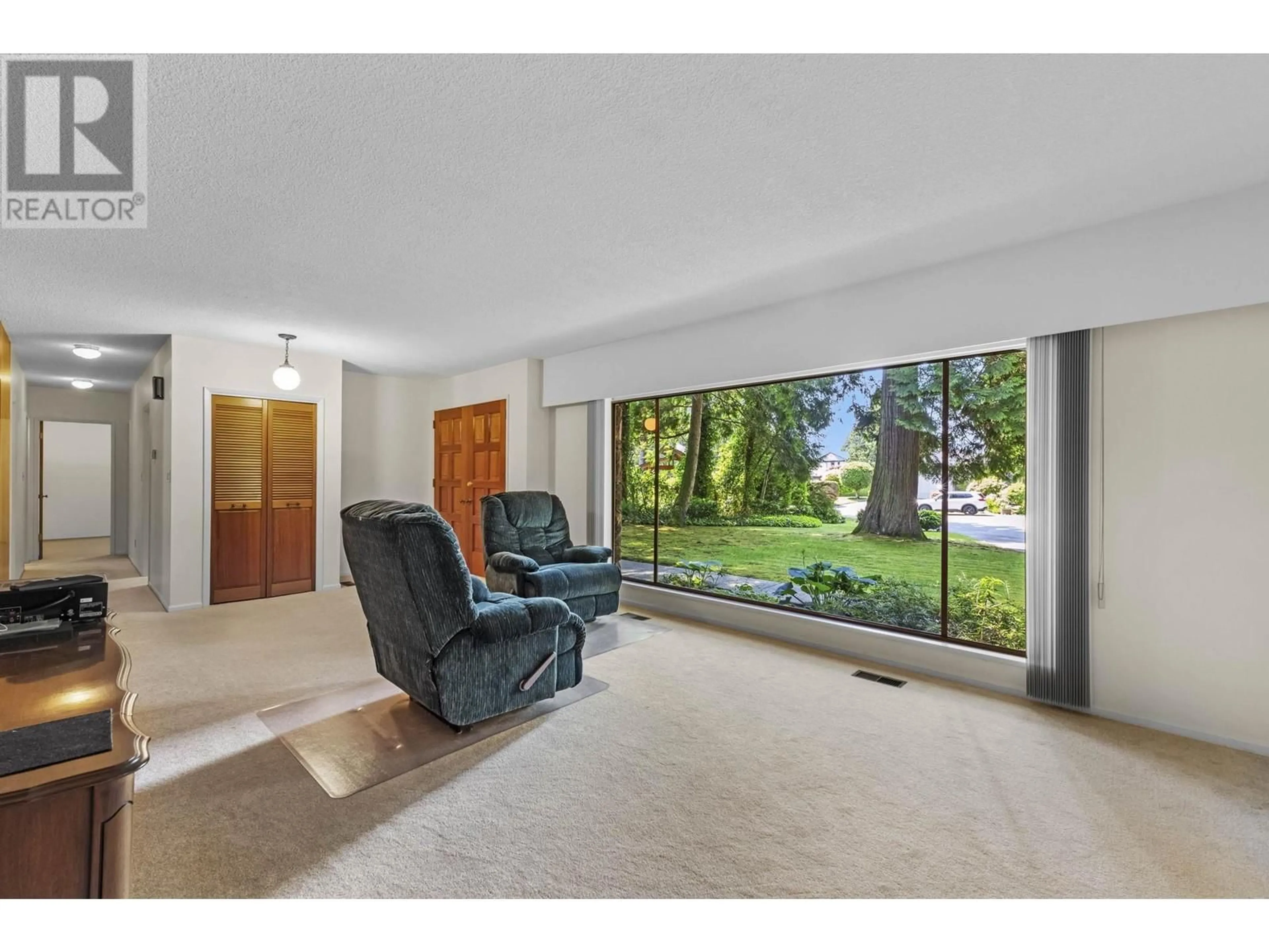 Indoor foyer for 1004 PACIFIC DRIVE, Delta British Columbia V4M2K4