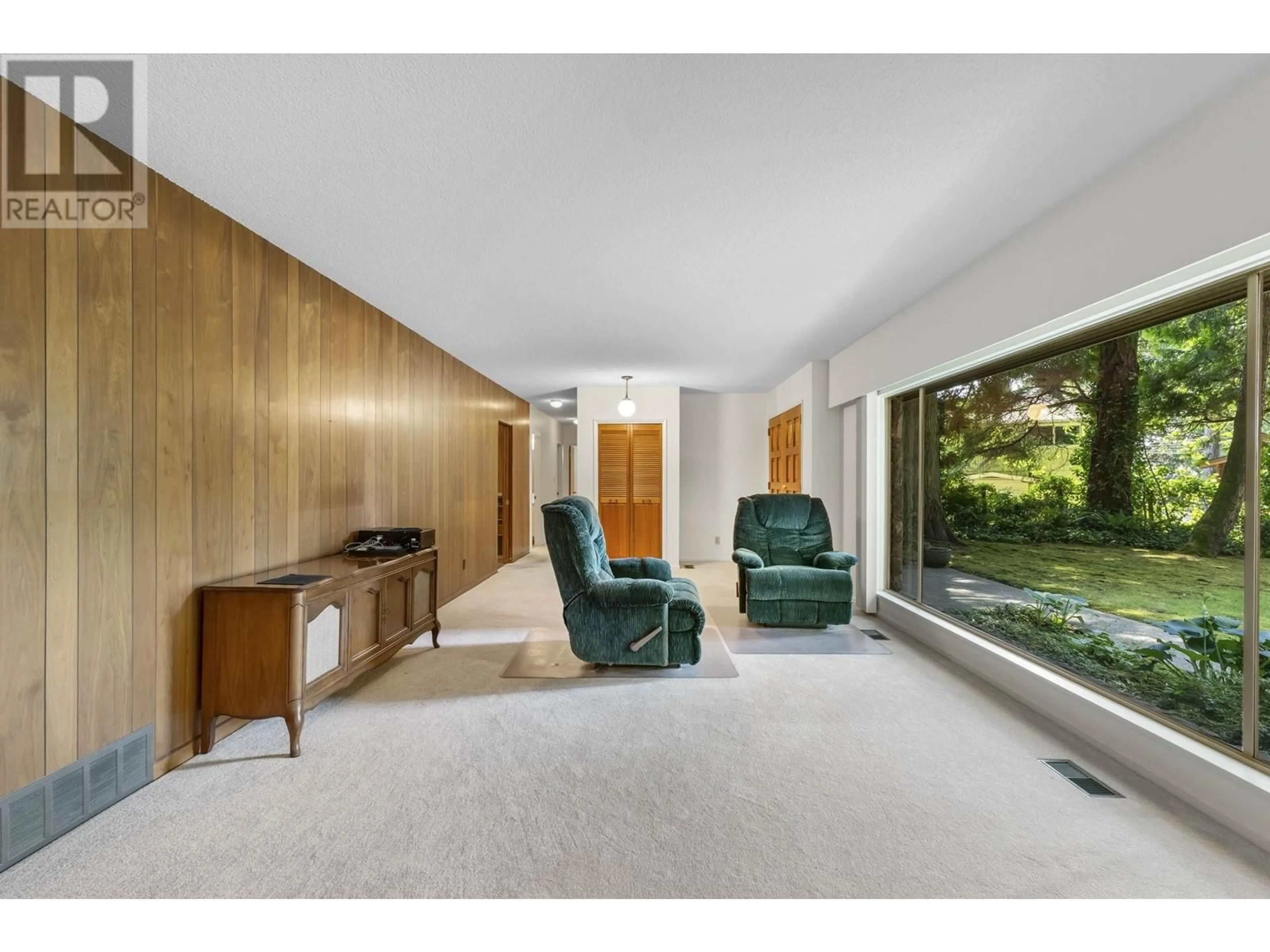 Indoor foyer for 1004 PACIFIC DRIVE, Delta British Columbia V4M2K4