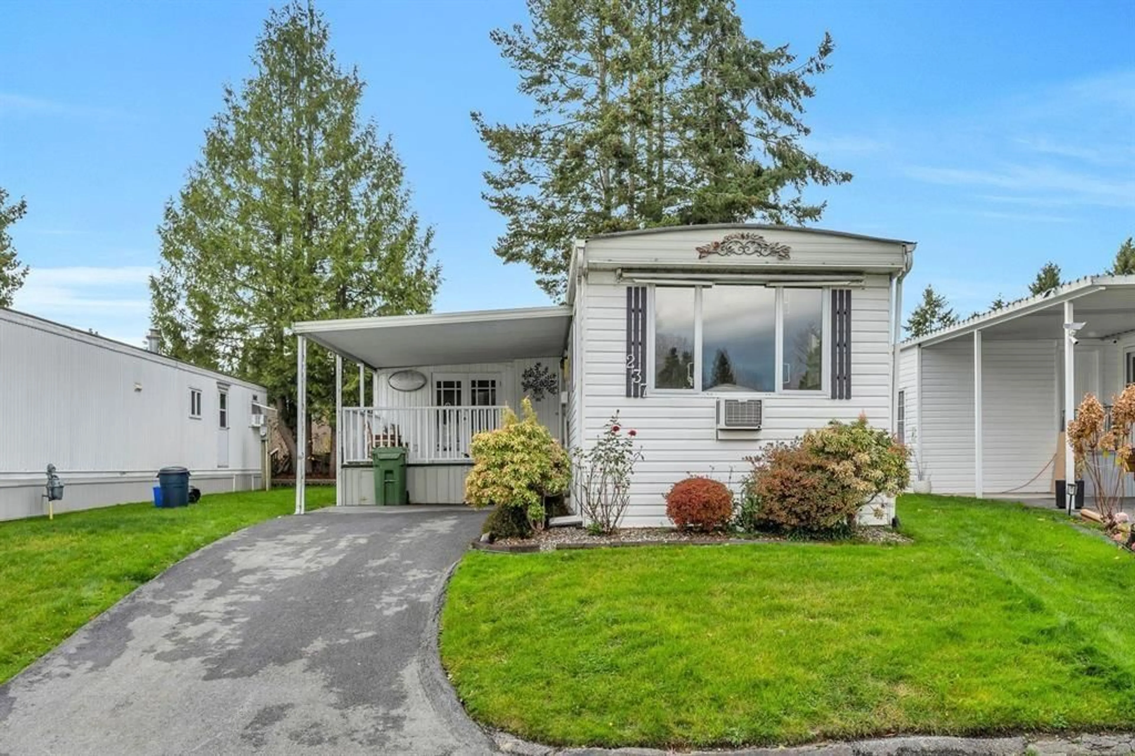 Home with vinyl exterior material, street for 237 - 1840 160, Surrey British Columbia V4A4X4