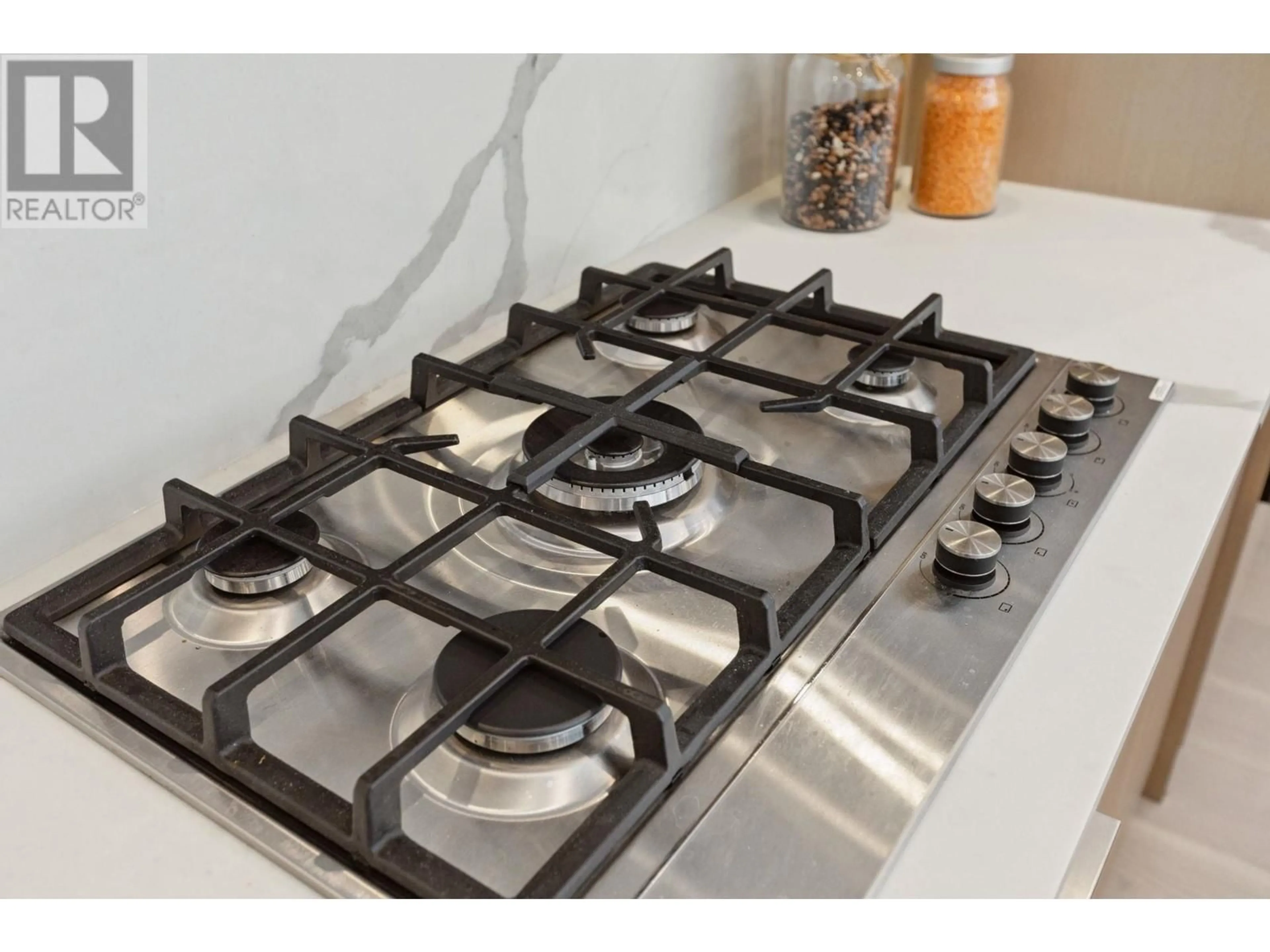 Standard kitchen, ceramic/tile floor for 7855 ONTARIO STREET, Vancouver British Columbia V5X3C8
