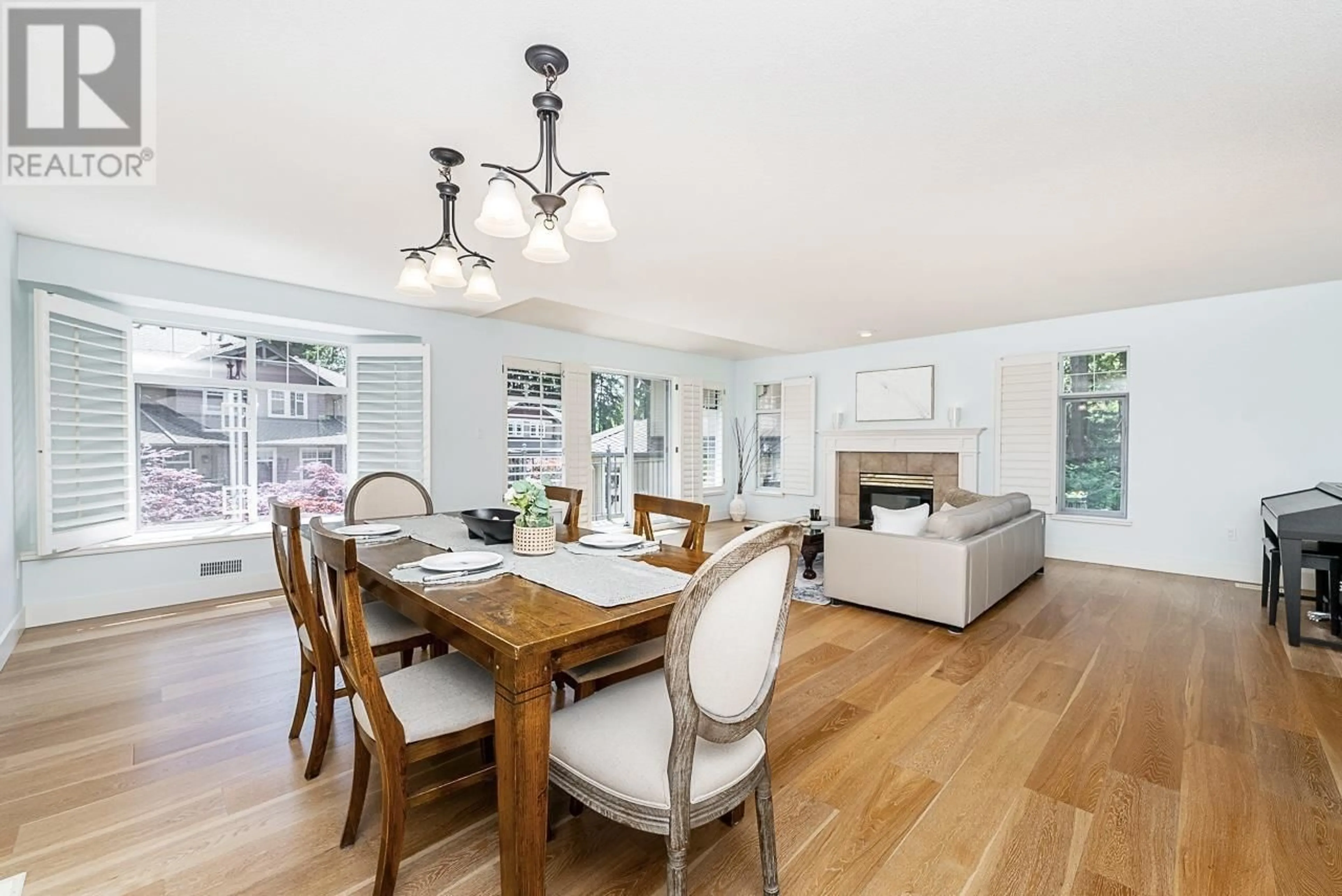 Dining room, wood/laminate floor for 1190 STRATHAVEN DRIVE, North Vancouver British Columbia V7H2Z6