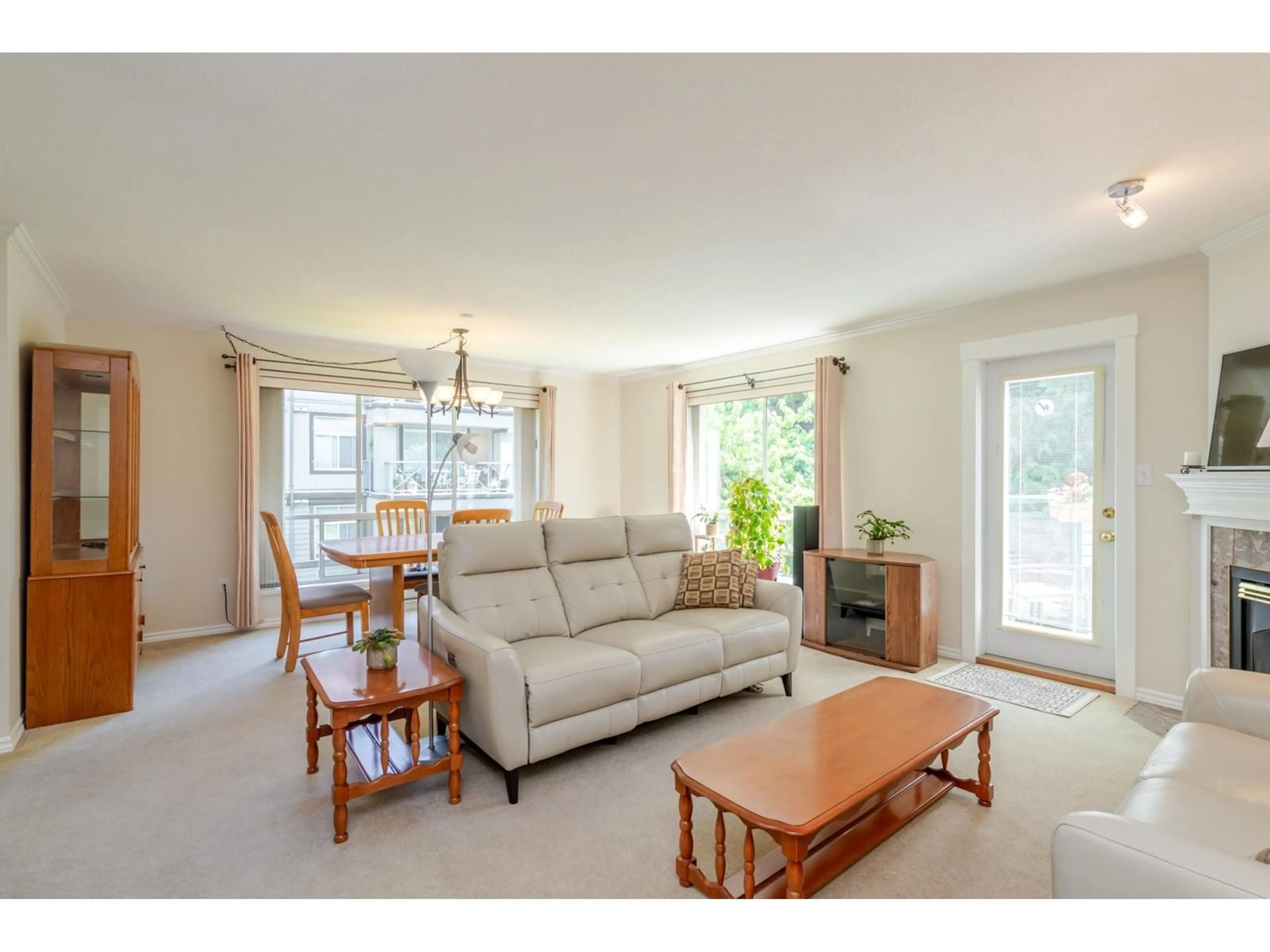 Living room with furniture, wood/laminate floor for 314 - 33280 BOURQUIN EAST, Abbotsford British Columbia V2S7K2