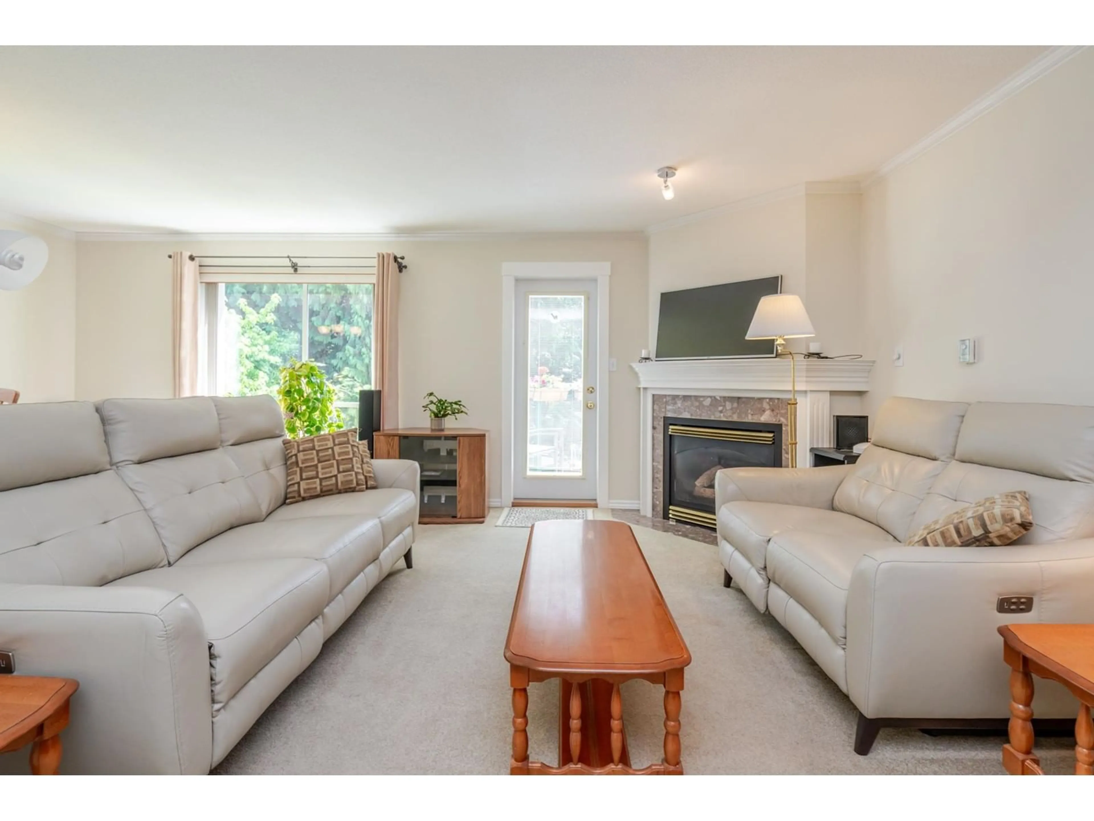 Living room with furniture, unknown for 314 - 33280 BOURQUIN EAST, Abbotsford British Columbia V2S7K2