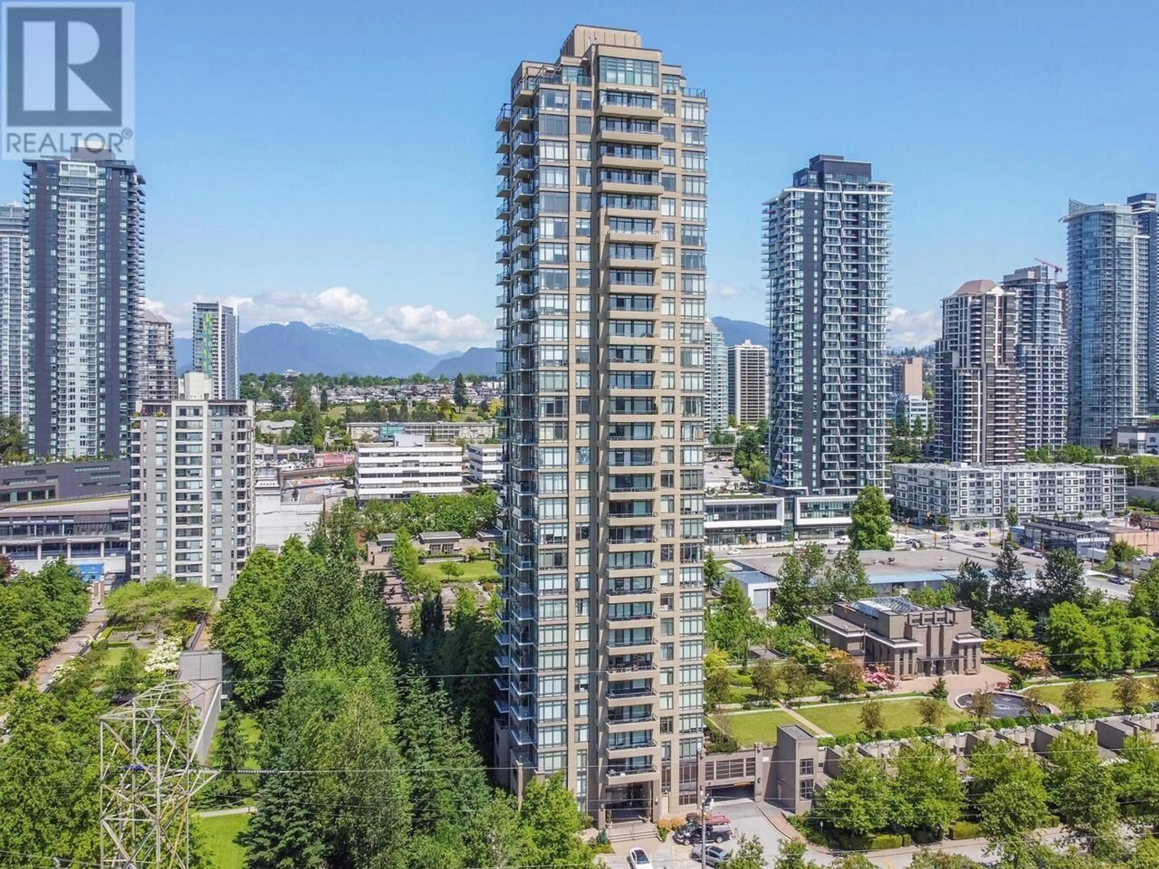 A pic from outside/outdoor area/front of a property/back of a property/a pic from drone, city buildings view from balcony for 2204 - 2345 MADISON AVENUE, Burnaby British Columbia V5C0B4