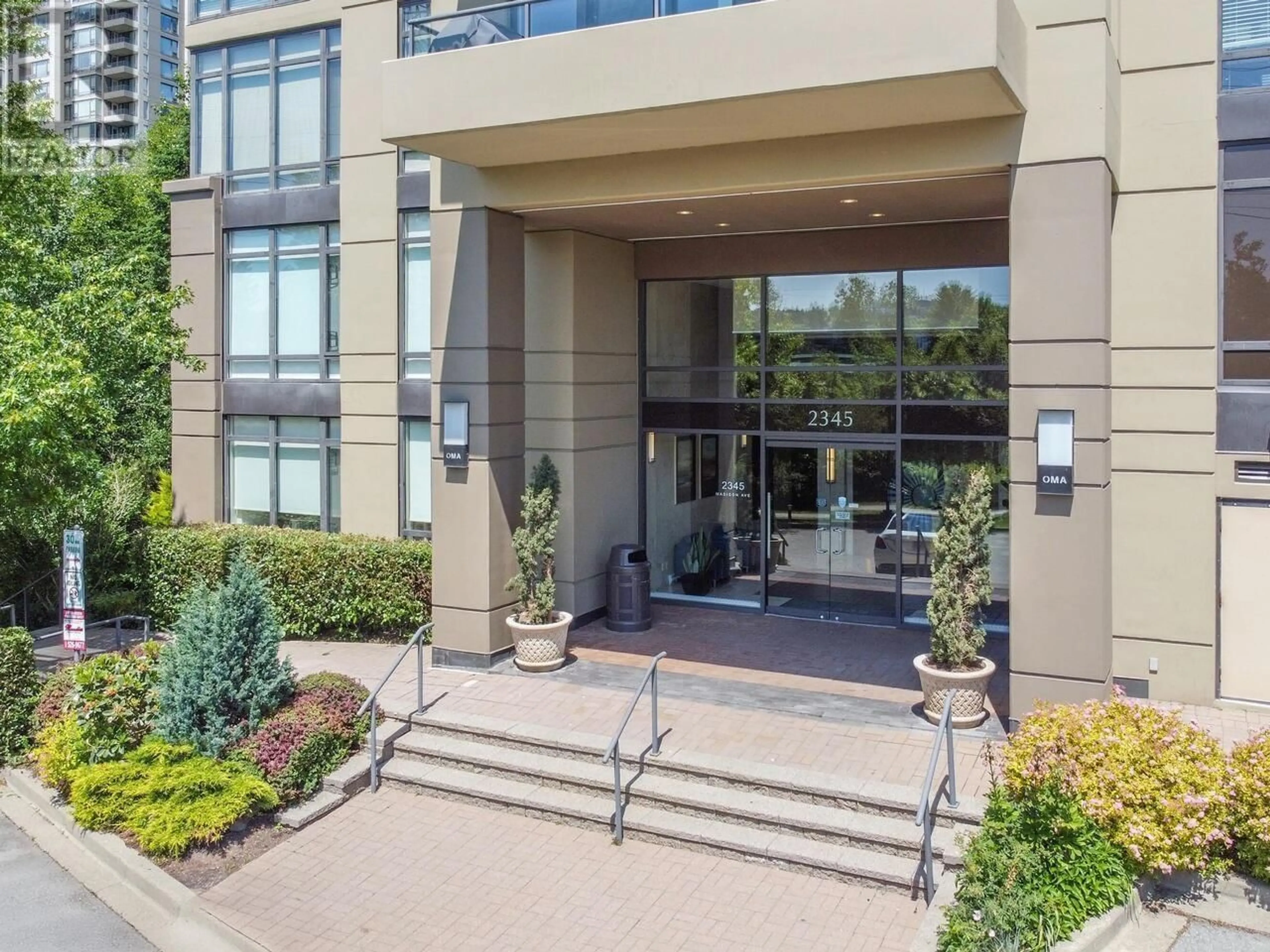 Indoor foyer for 2204 - 2345 MADISON AVENUE, Burnaby British Columbia V5C0B4