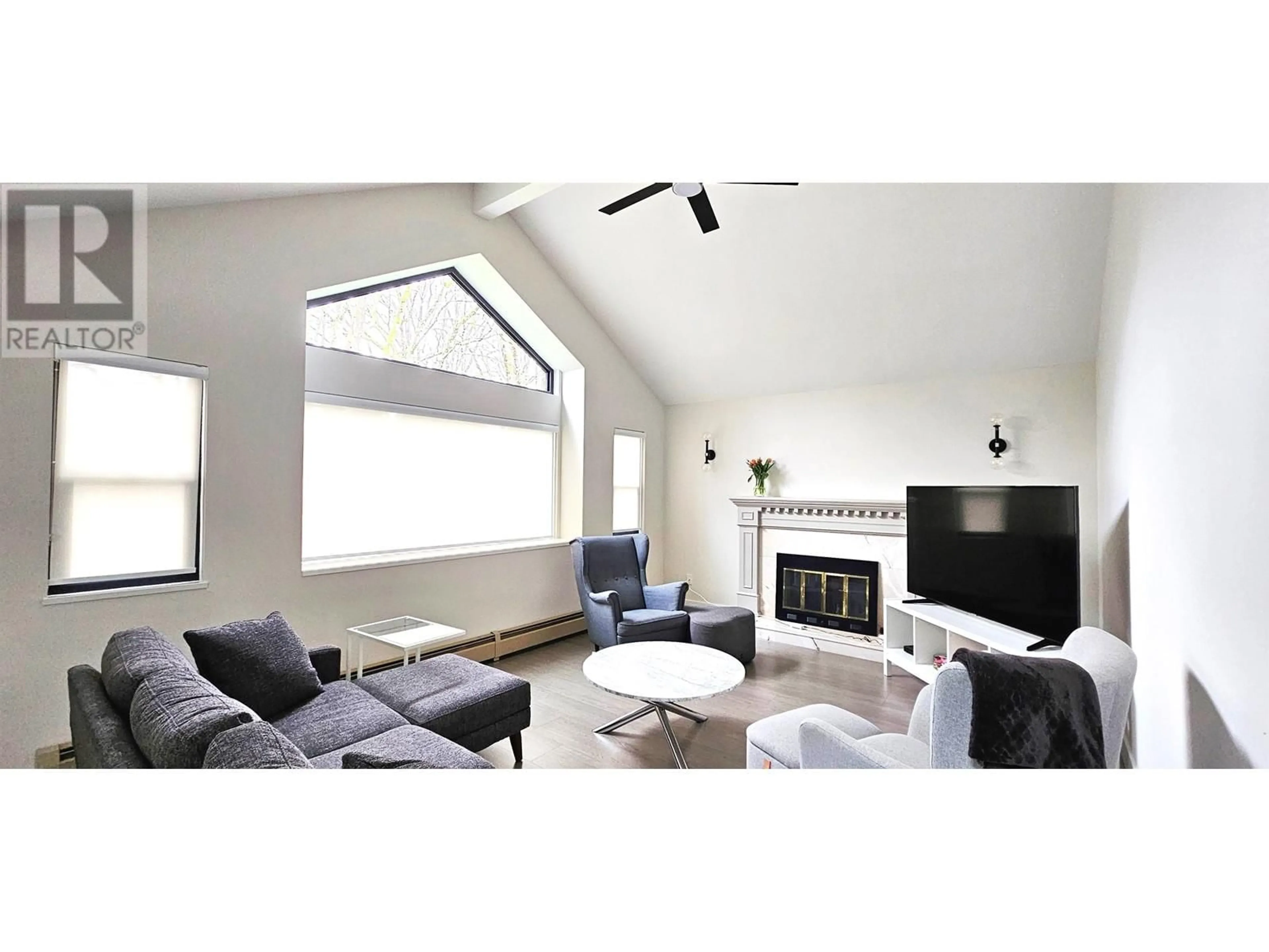 Living room with furniture, wood/laminate floor for 3025 12TH AVENUE, Vancouver British Columbia V6K2R4