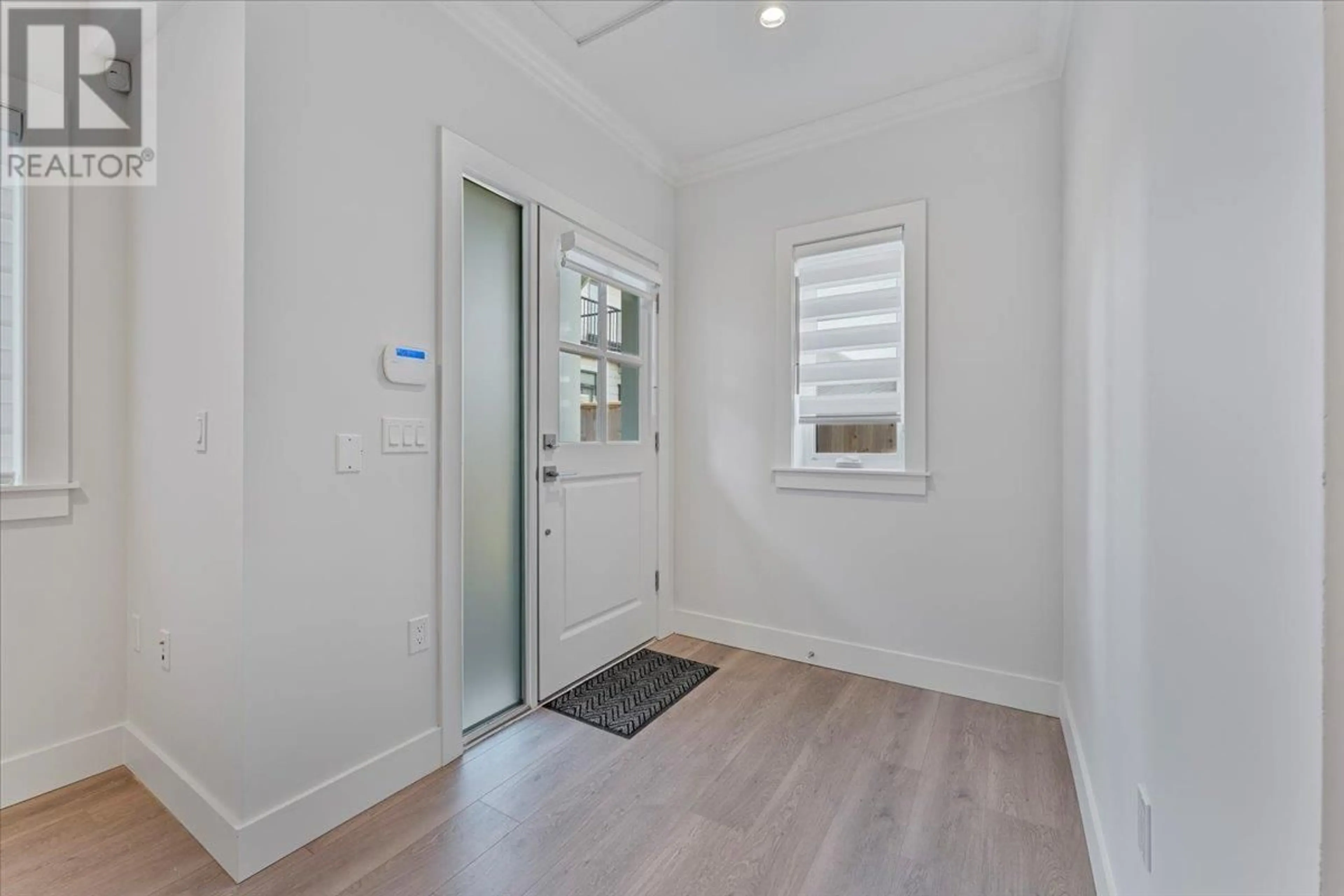 Indoor entryway for 2231 16TH AVENUE, Vancouver British Columbia V6K3B4