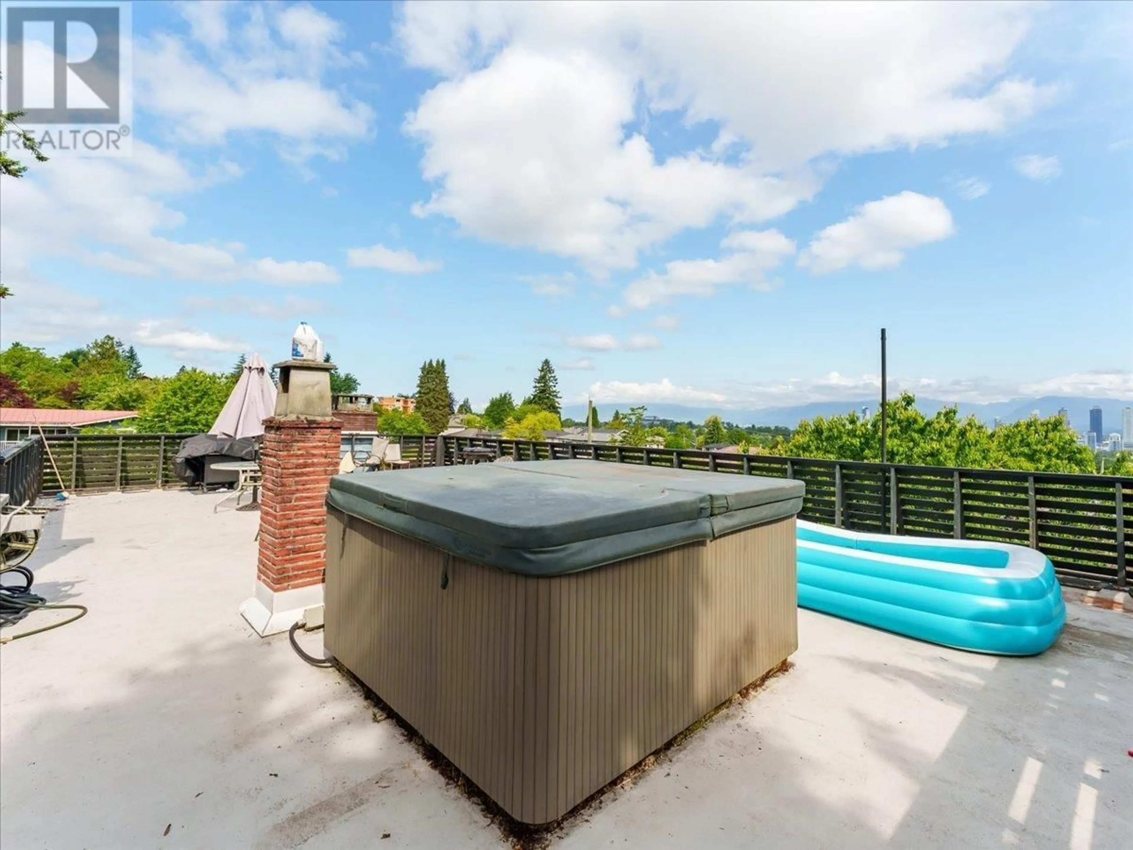 Pool for 4660 BOND STREET, Burnaby British Columbia V5H1G9