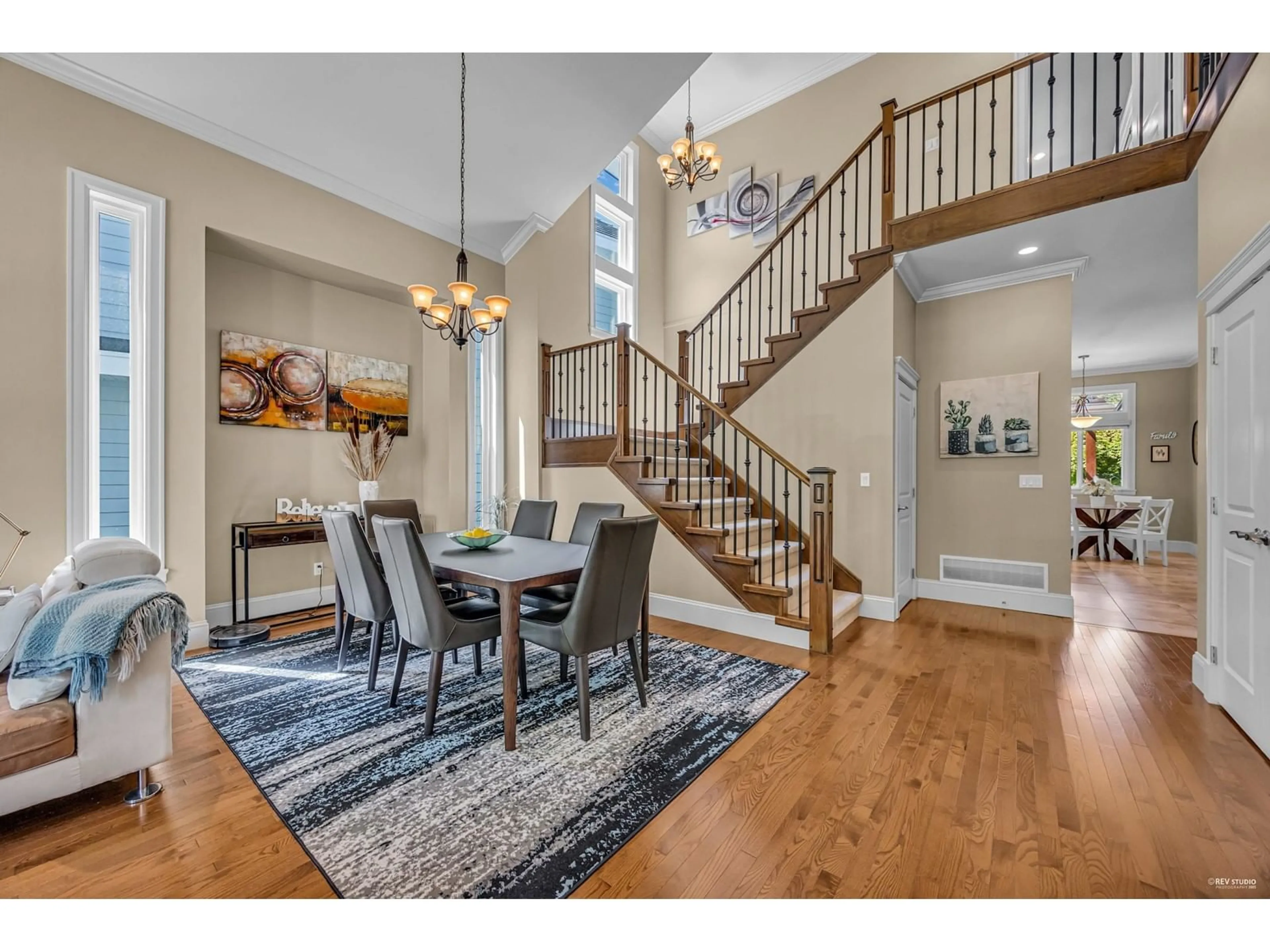 Indoor entryway for 3525 ROSEMARY HEIGHTS, Surrey British Columbia V3Z4C7