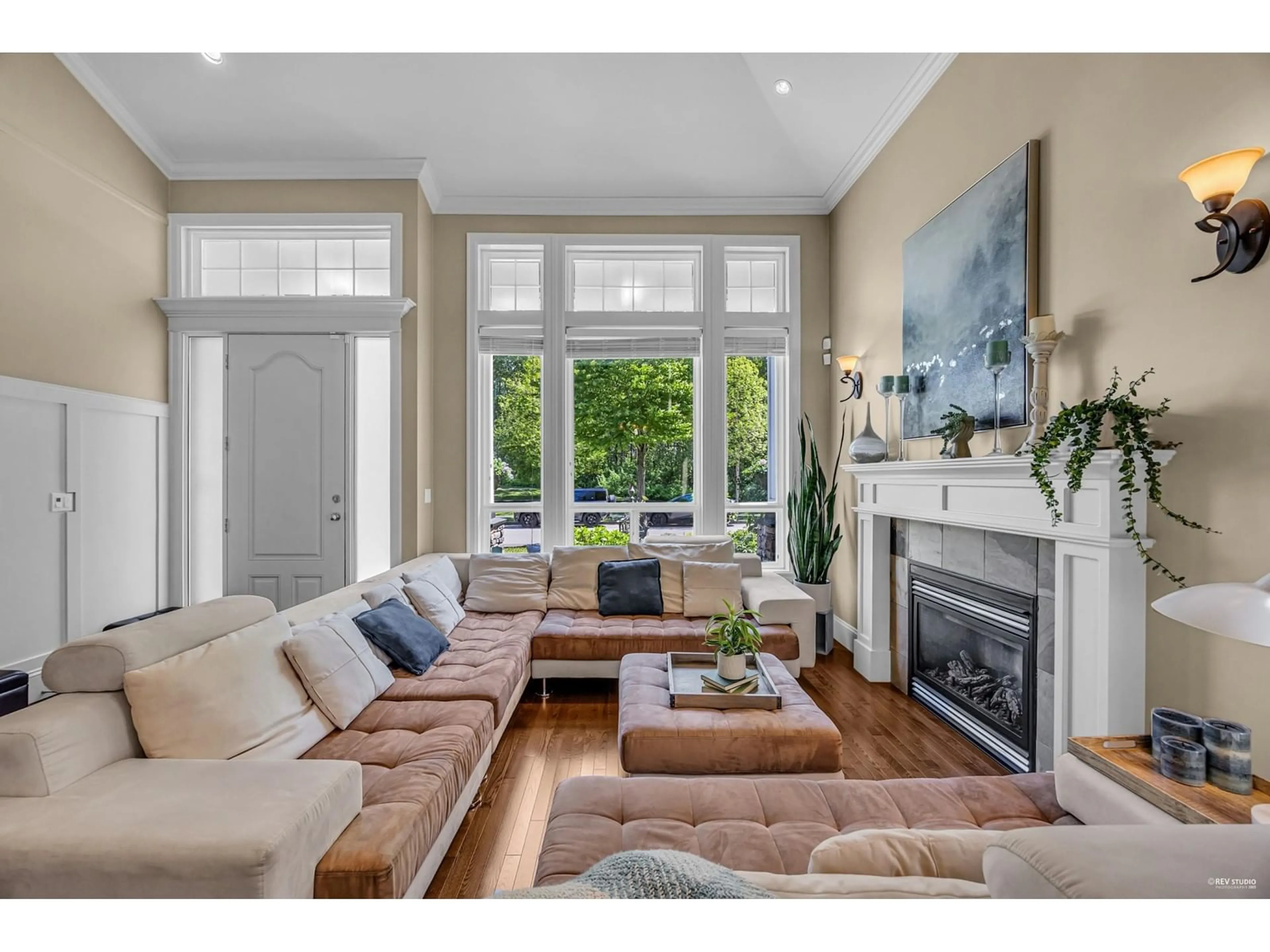 Living room with furniture, unknown for 3525 ROSEMARY HEIGHTS, Surrey British Columbia V3Z4C7