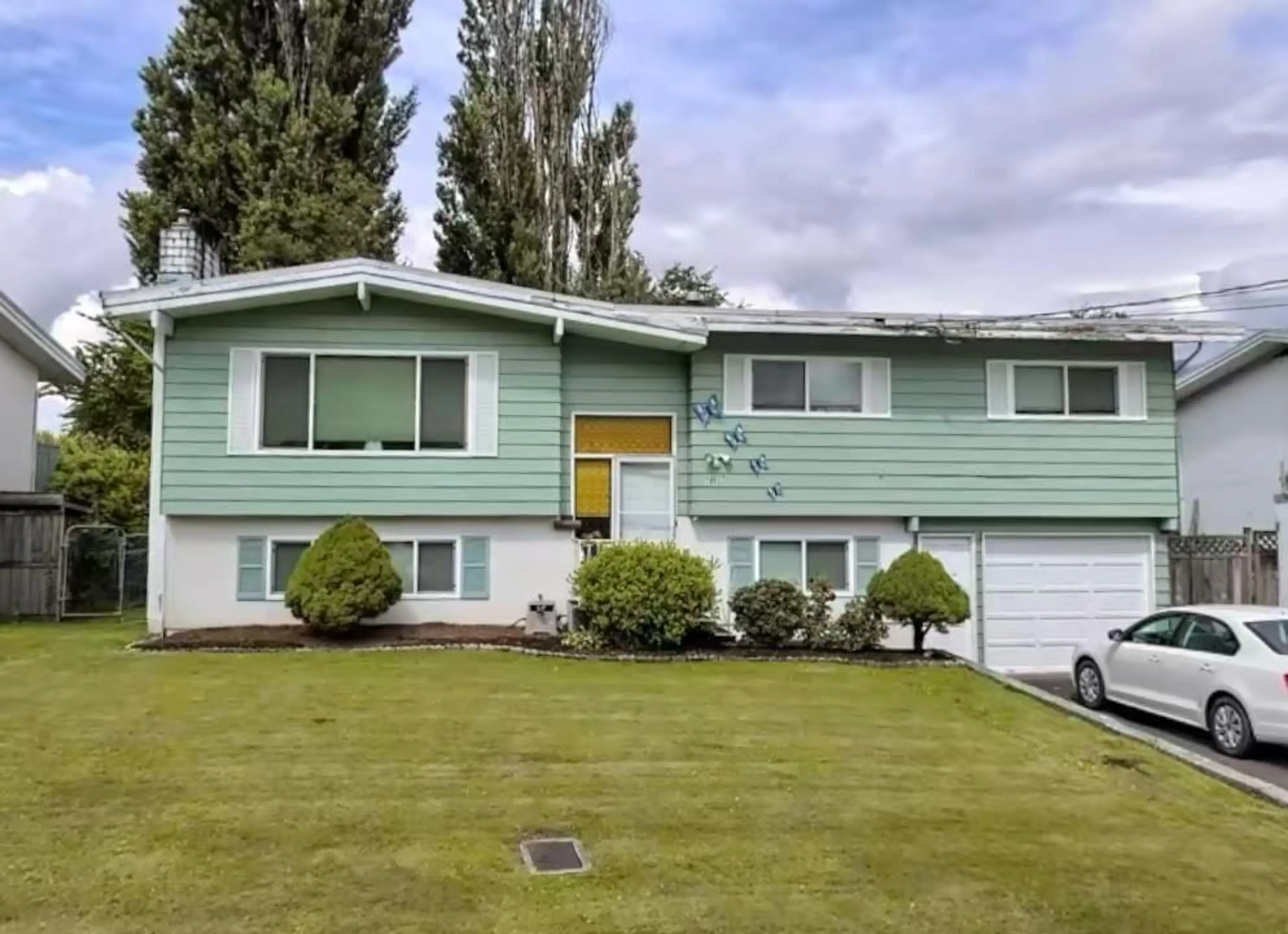 Home with vinyl exterior material, street for 10065 DUBLIN DRIVE, Chilliwack British Columbia V2P3R1