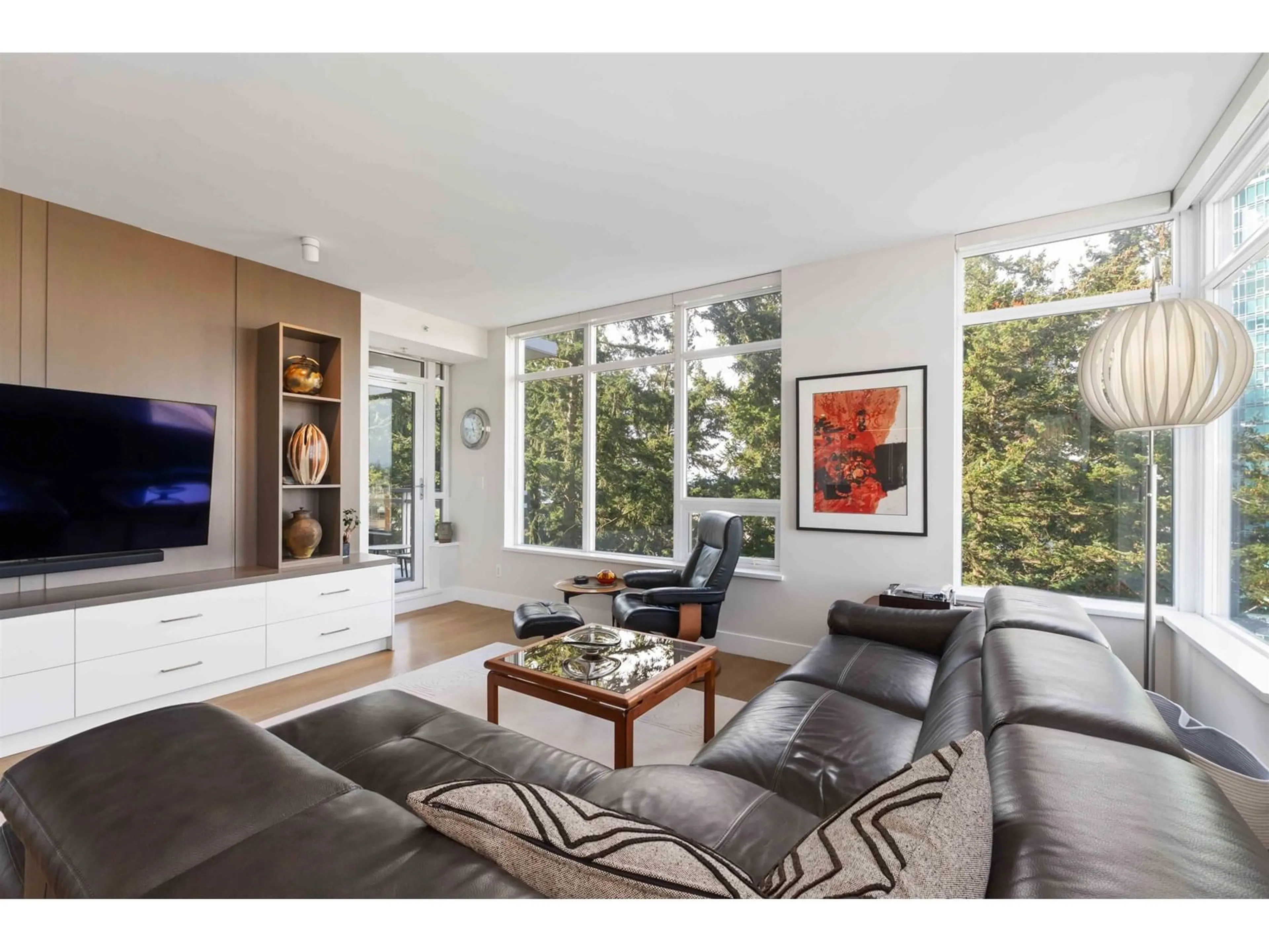 Living room with furniture, unknown for 804 - 15152 RUSSELL, White Rock British Columbia V4B0A3