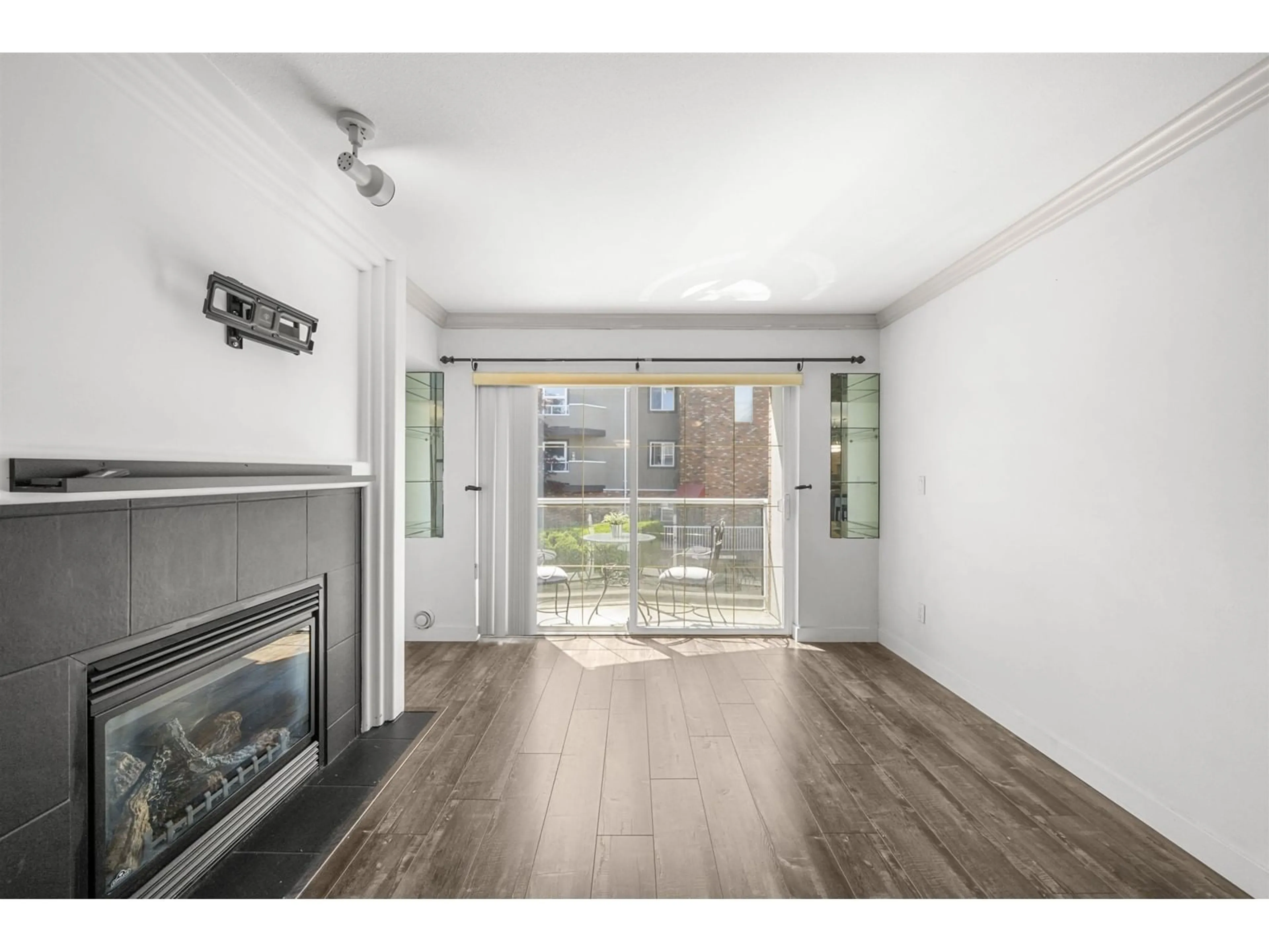 A pic of a room for 204 - 2229 152, Surrey British Columbia V4A4P1