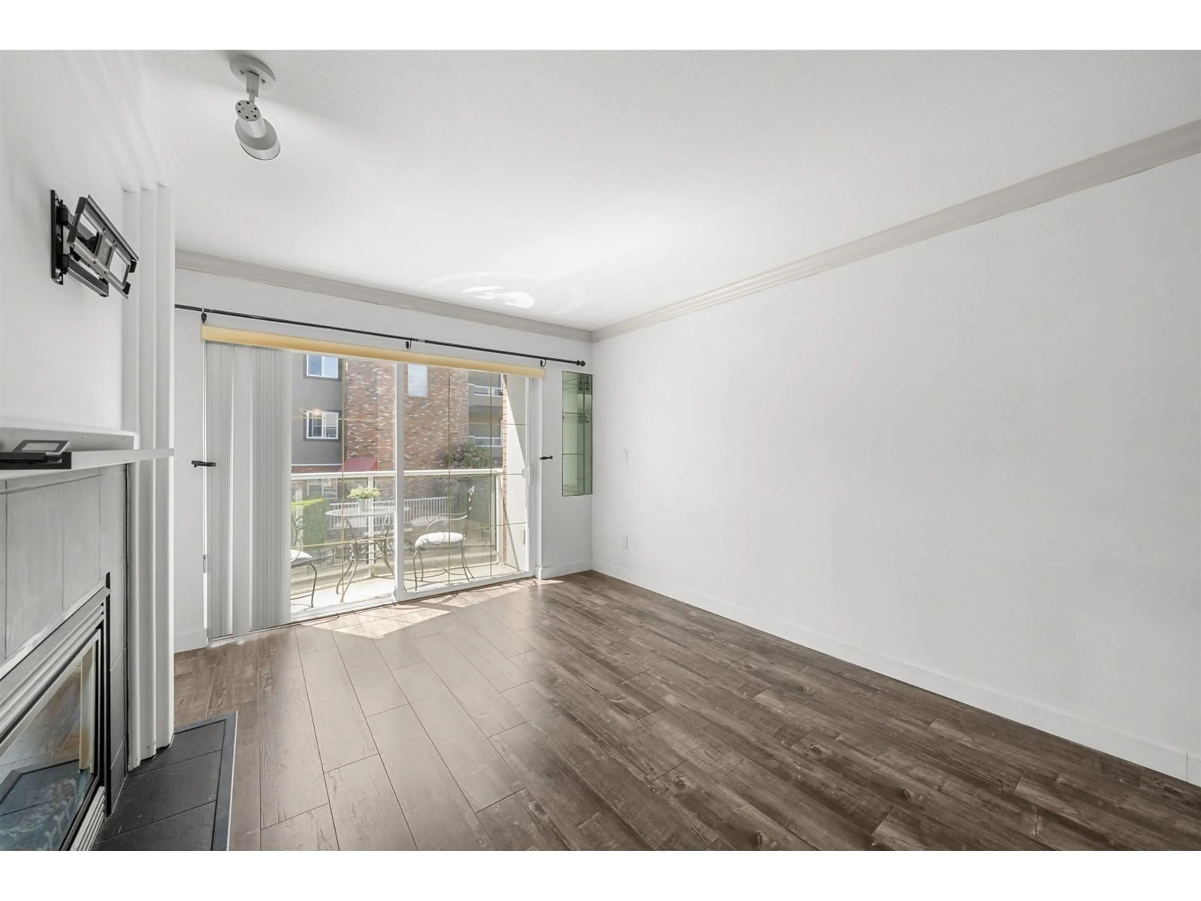 A pic of a room for 204 - 2229 152, Surrey British Columbia V4A4P1