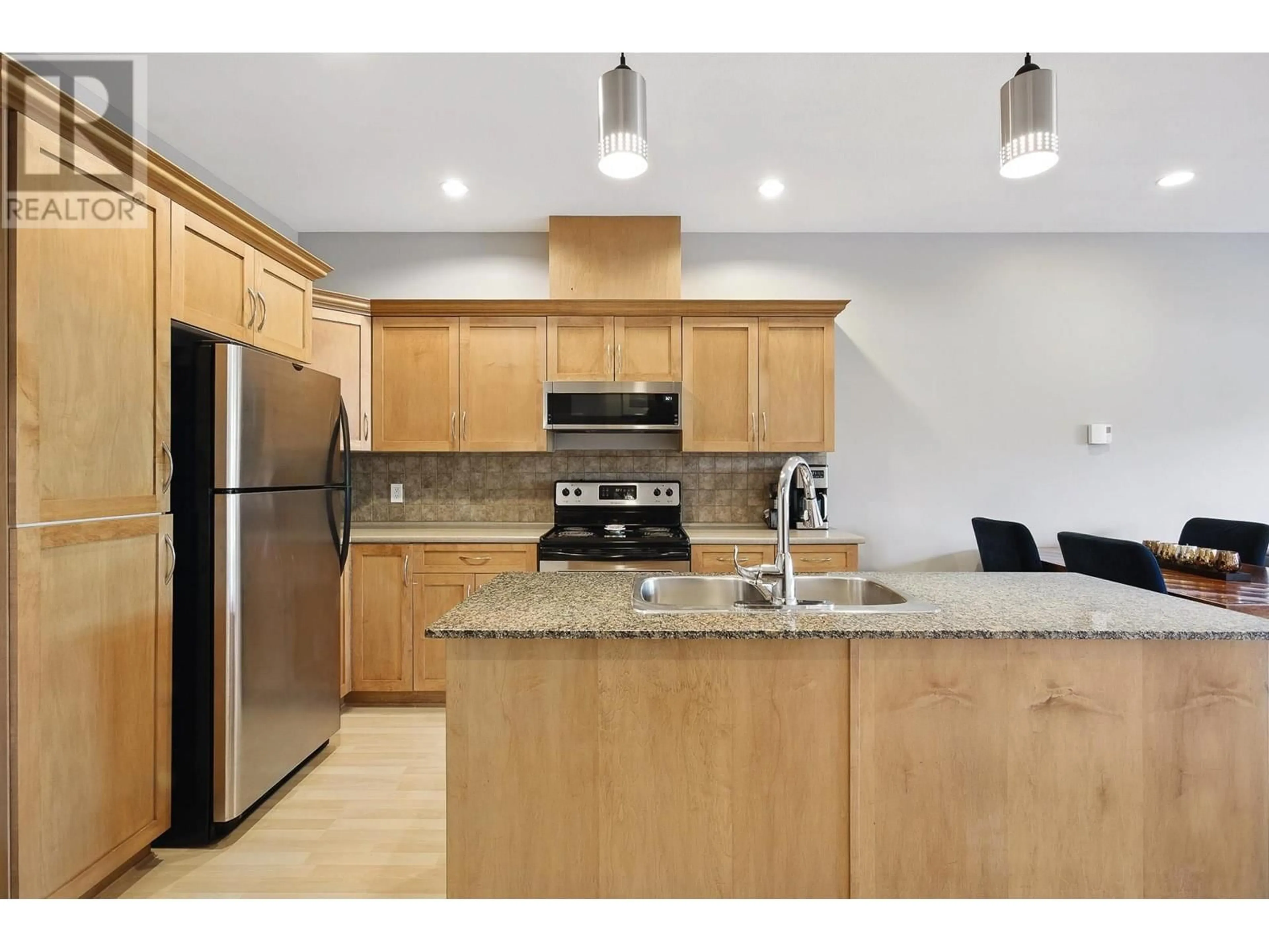 Open concept kitchen, unknown for 203 - 2655 MARY HILL ROAD, Port Coquitlam British Columbia V3C6R9
