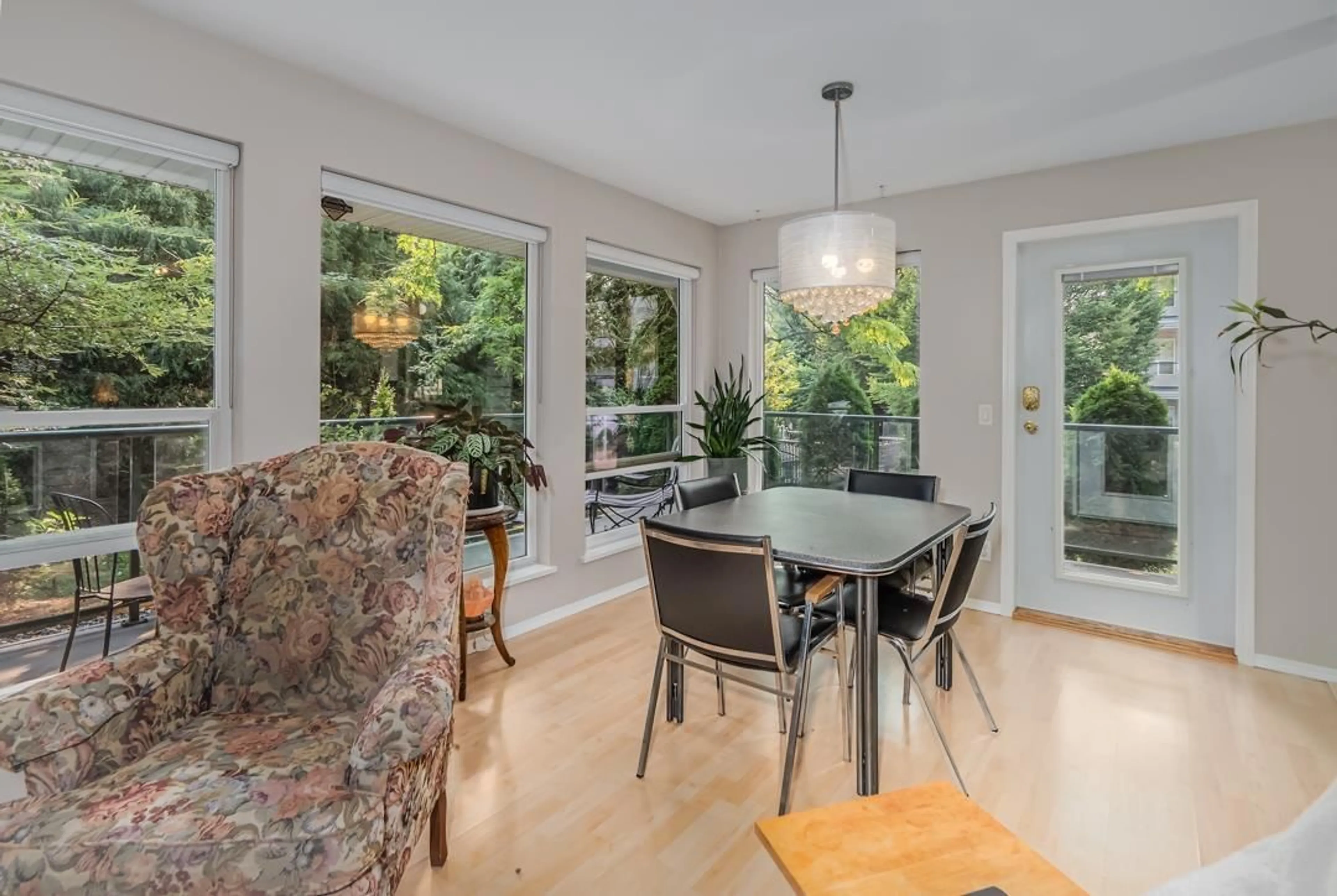 Dining room, wood/laminate floor for 104 - 33728 KING, Abbotsford British Columbia V2S8J4