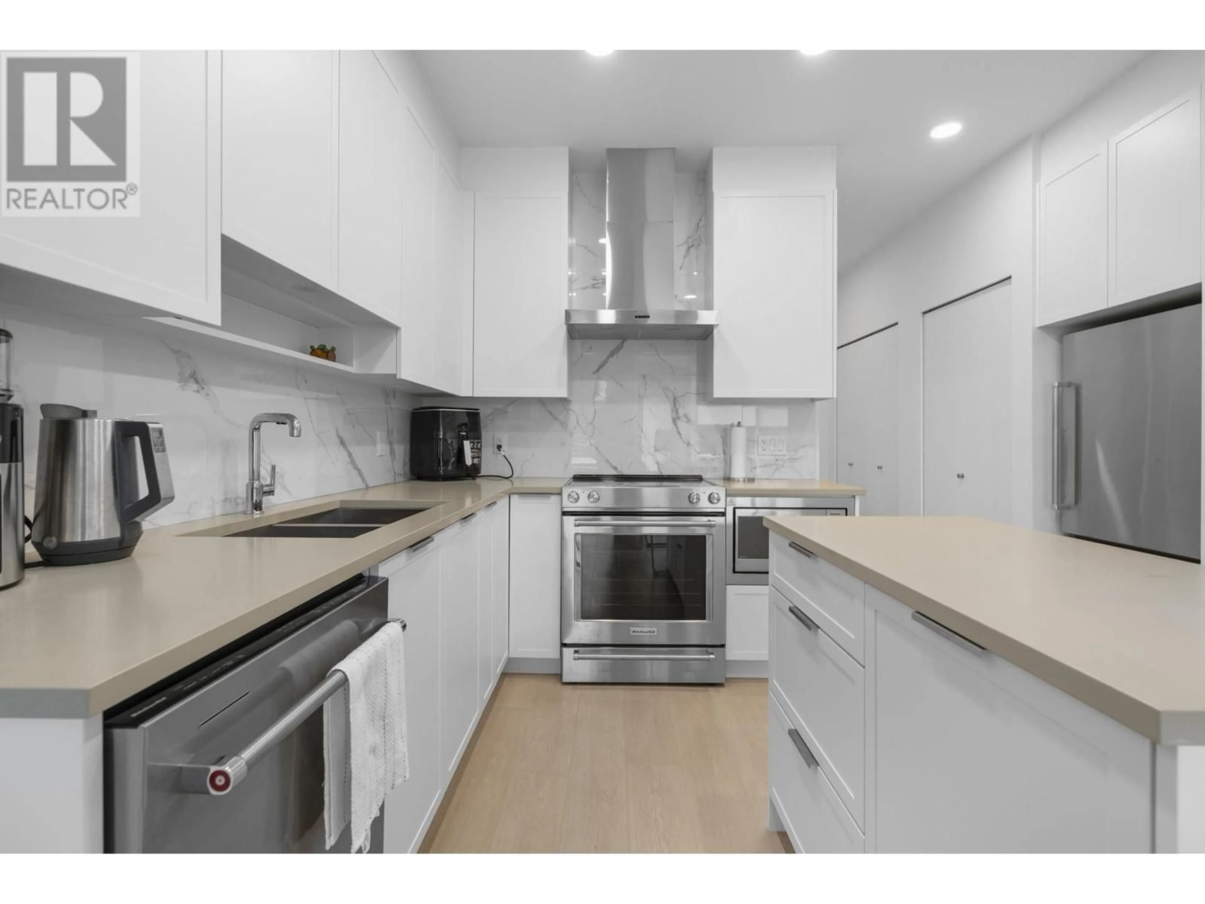 Standard kitchen, unknown for 104 - 7788 18TH STREET, Burnaby British Columbia V3N0J3