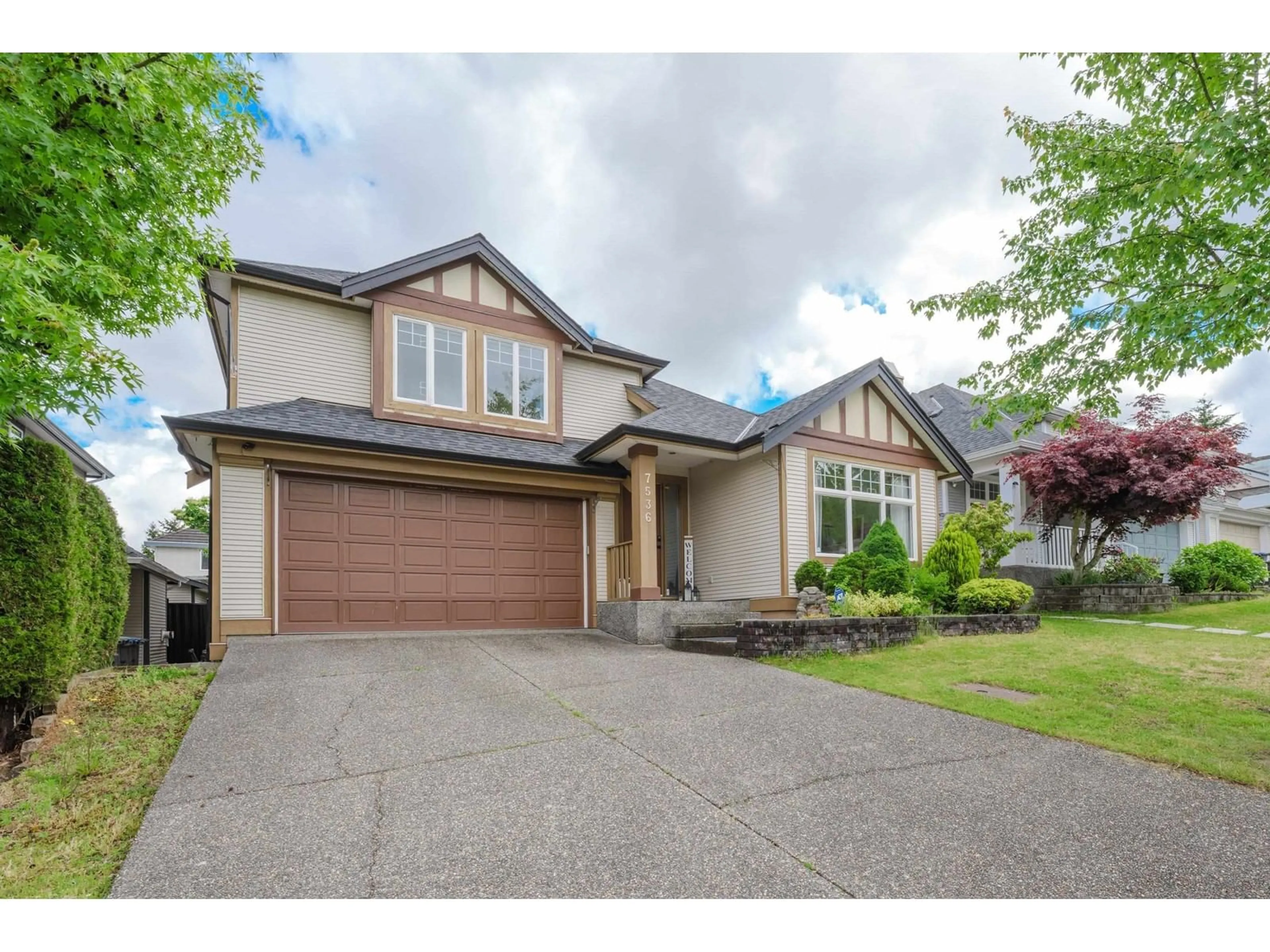 Home with vinyl exterior material, street for 7536 147A, Surrey British Columbia V3S8Y6