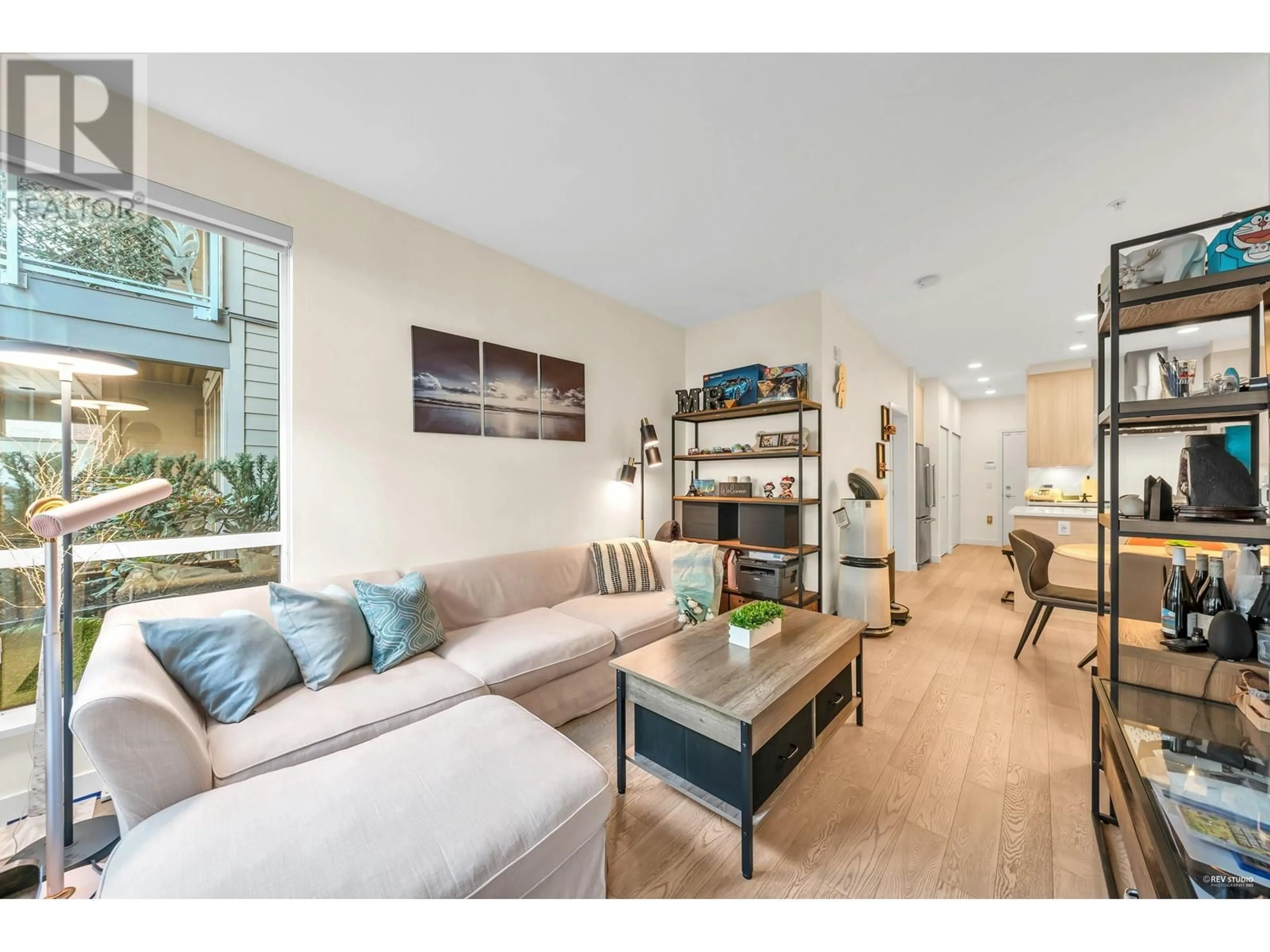 Living room with furniture, unknown for 105 - 7133 14TH AVENUE, Burnaby British Columbia V3N0H5