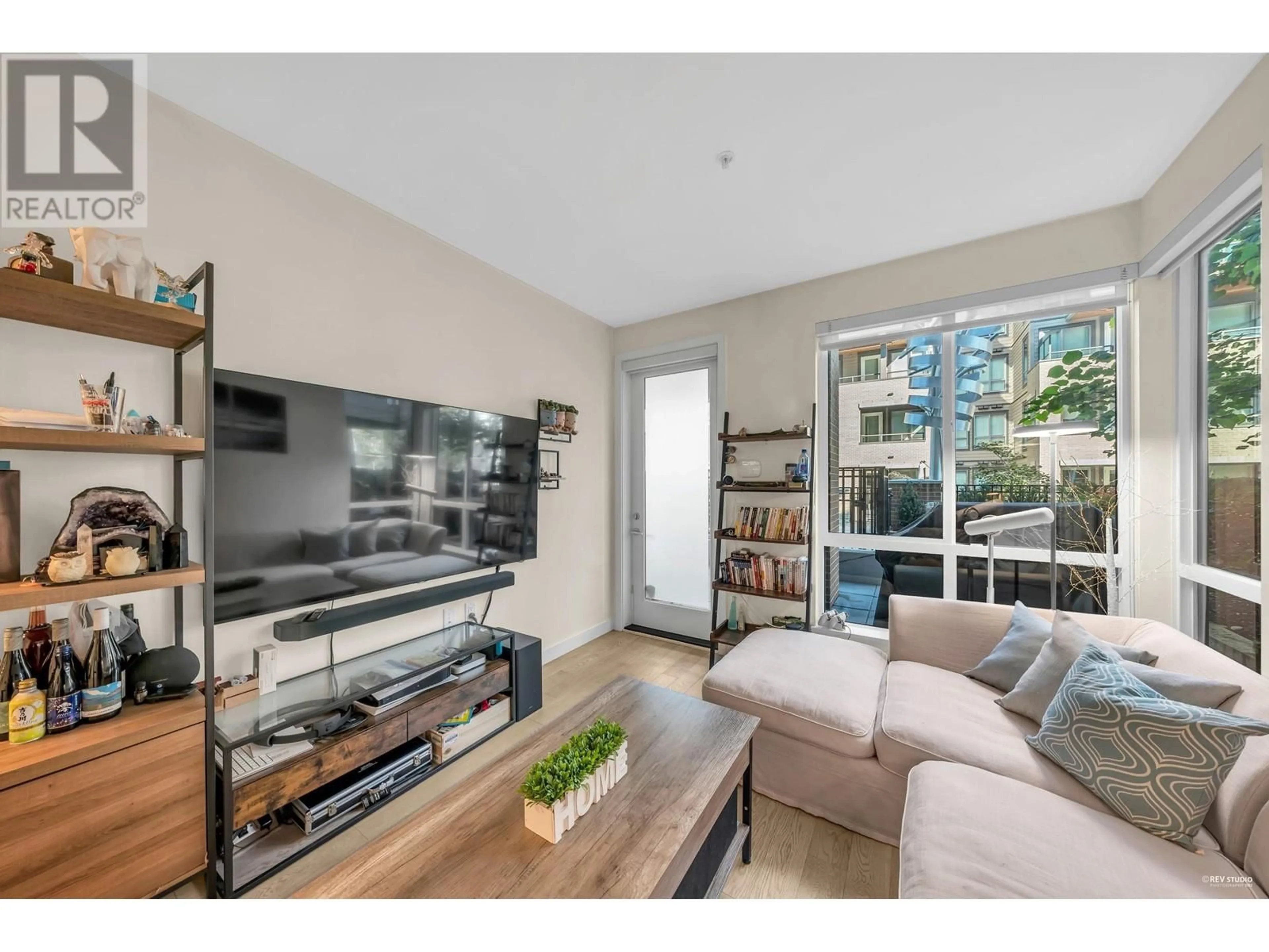 Living room with furniture, unknown for 105 - 7133 14TH AVENUE, Burnaby British Columbia V3N0H5