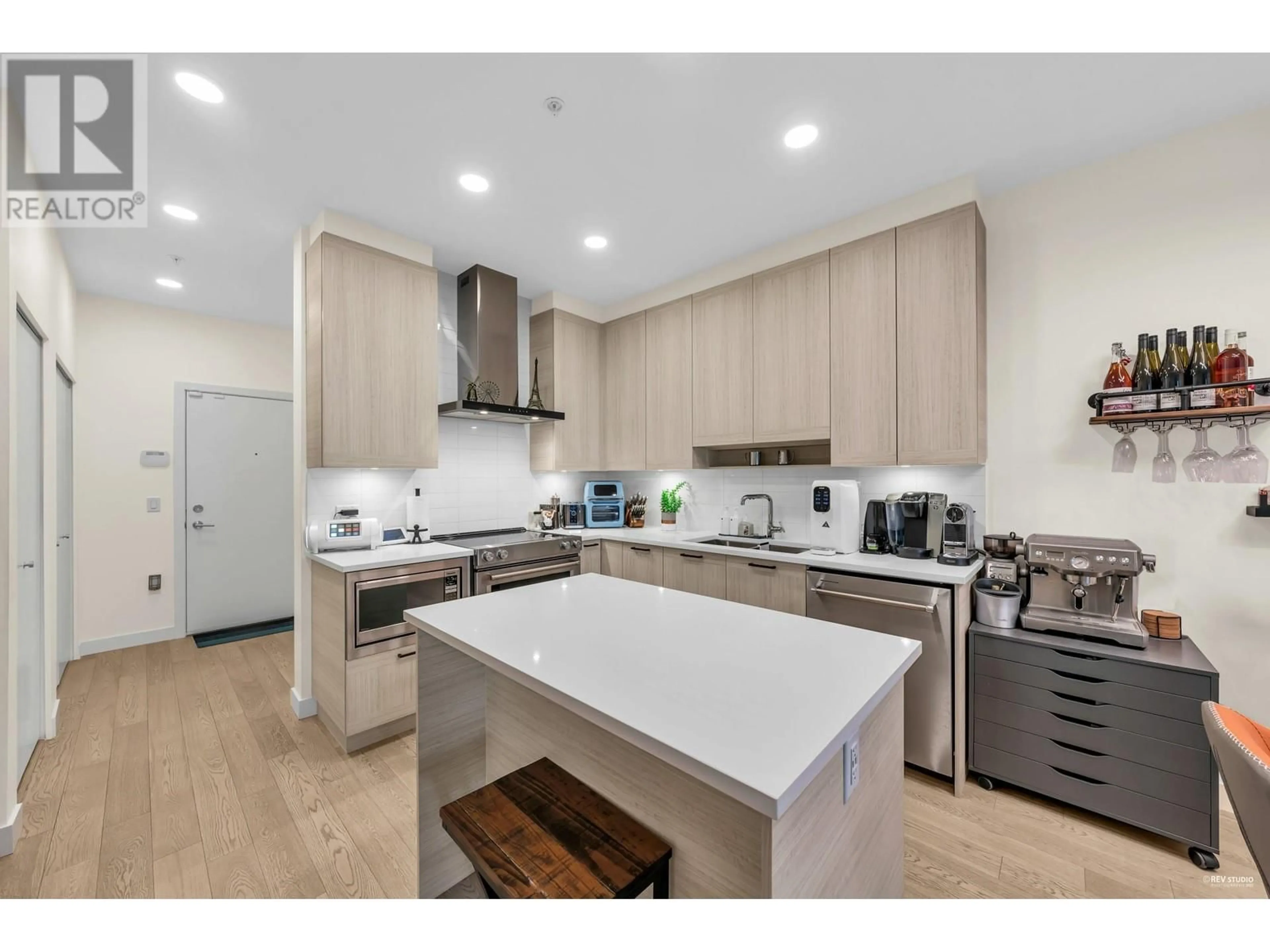 Open concept kitchen, unknown for 105 - 7133 14TH AVENUE, Burnaby British Columbia V3N0H5