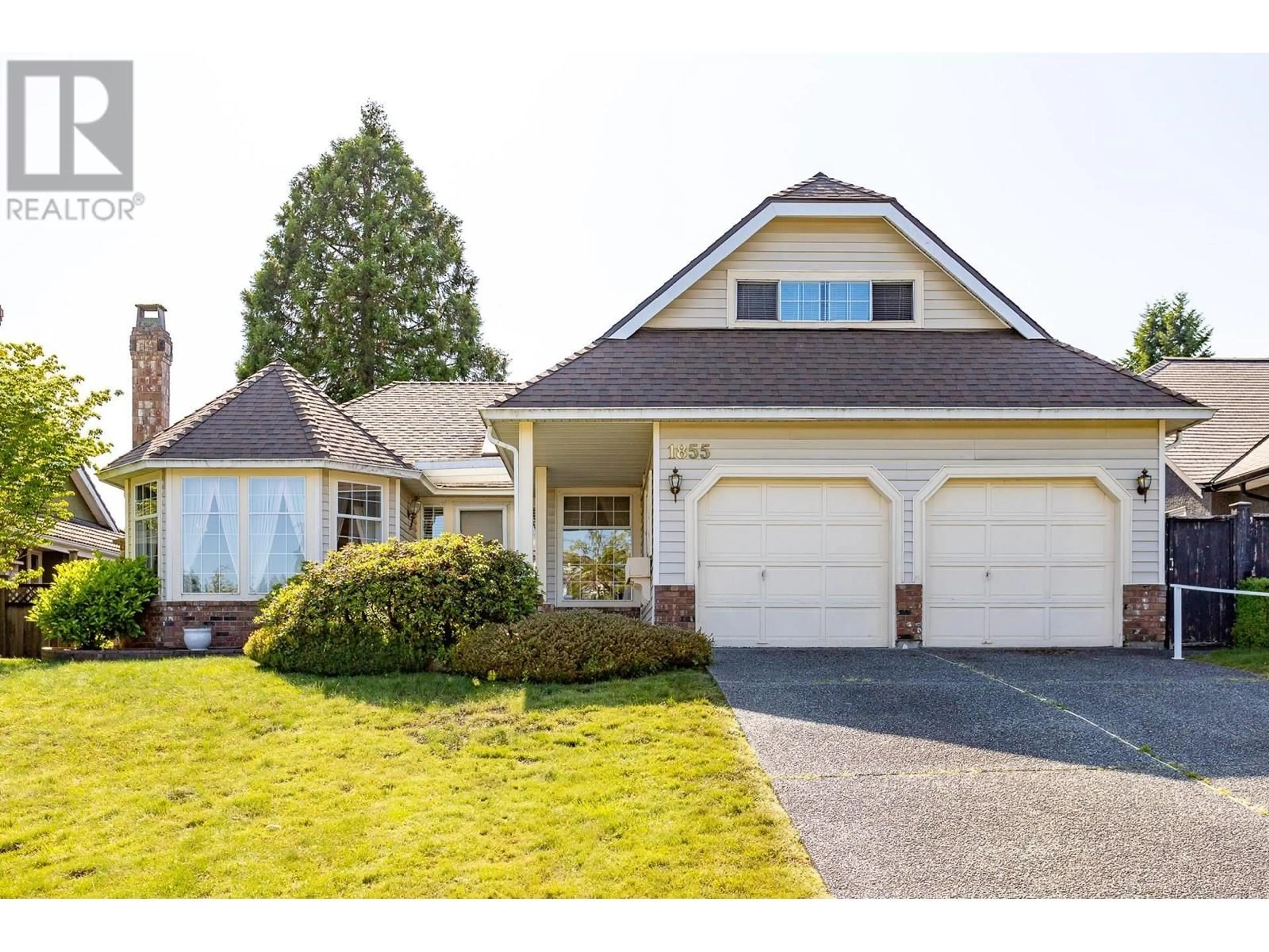 Home with vinyl exterior material, street for 1855 WALNUT CRESCENT, Coquitlam British Columbia V3J7S9