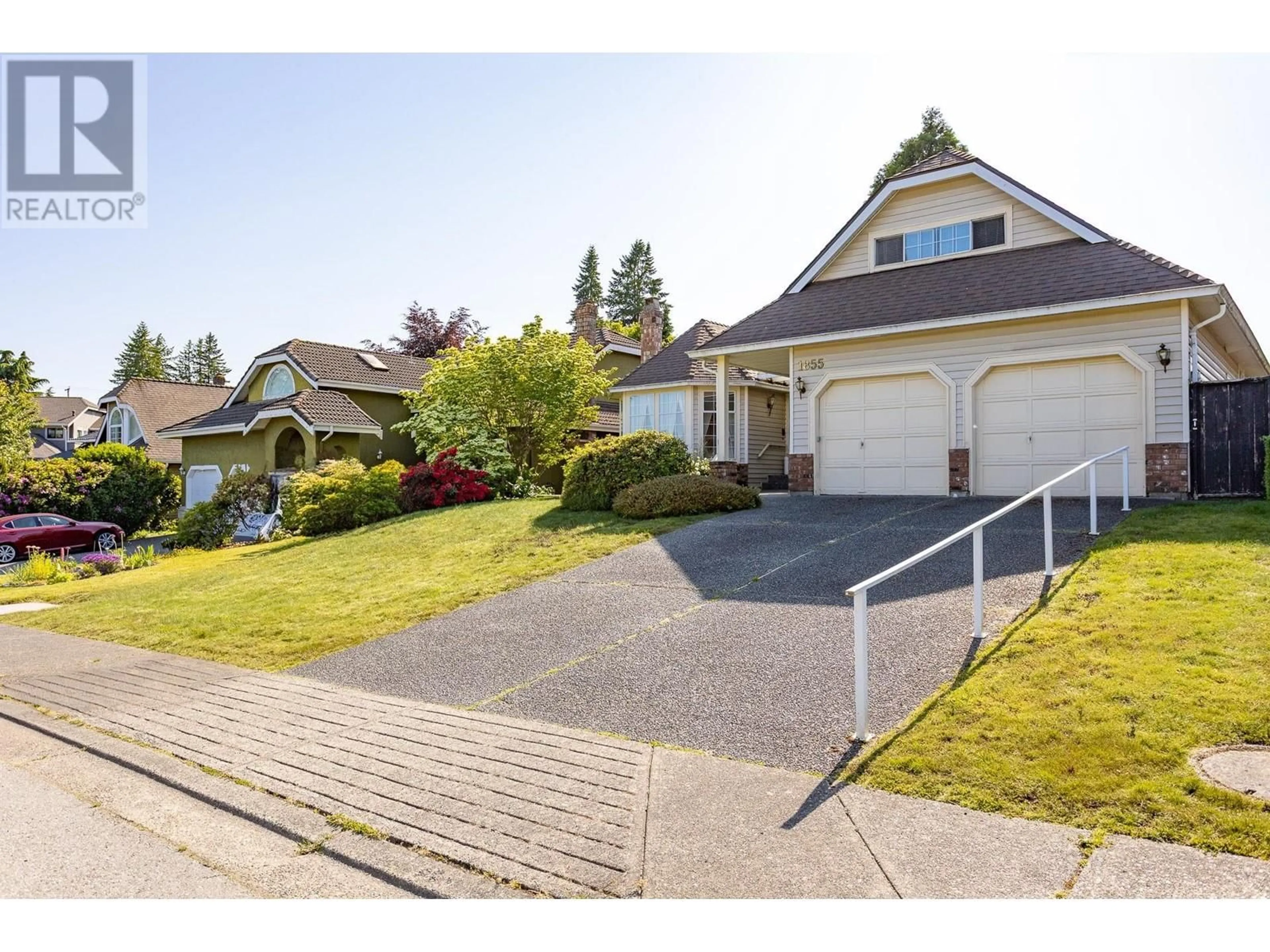 Home with vinyl exterior material, street for 1855 WALNUT CRESCENT, Coquitlam British Columbia V3J7S9