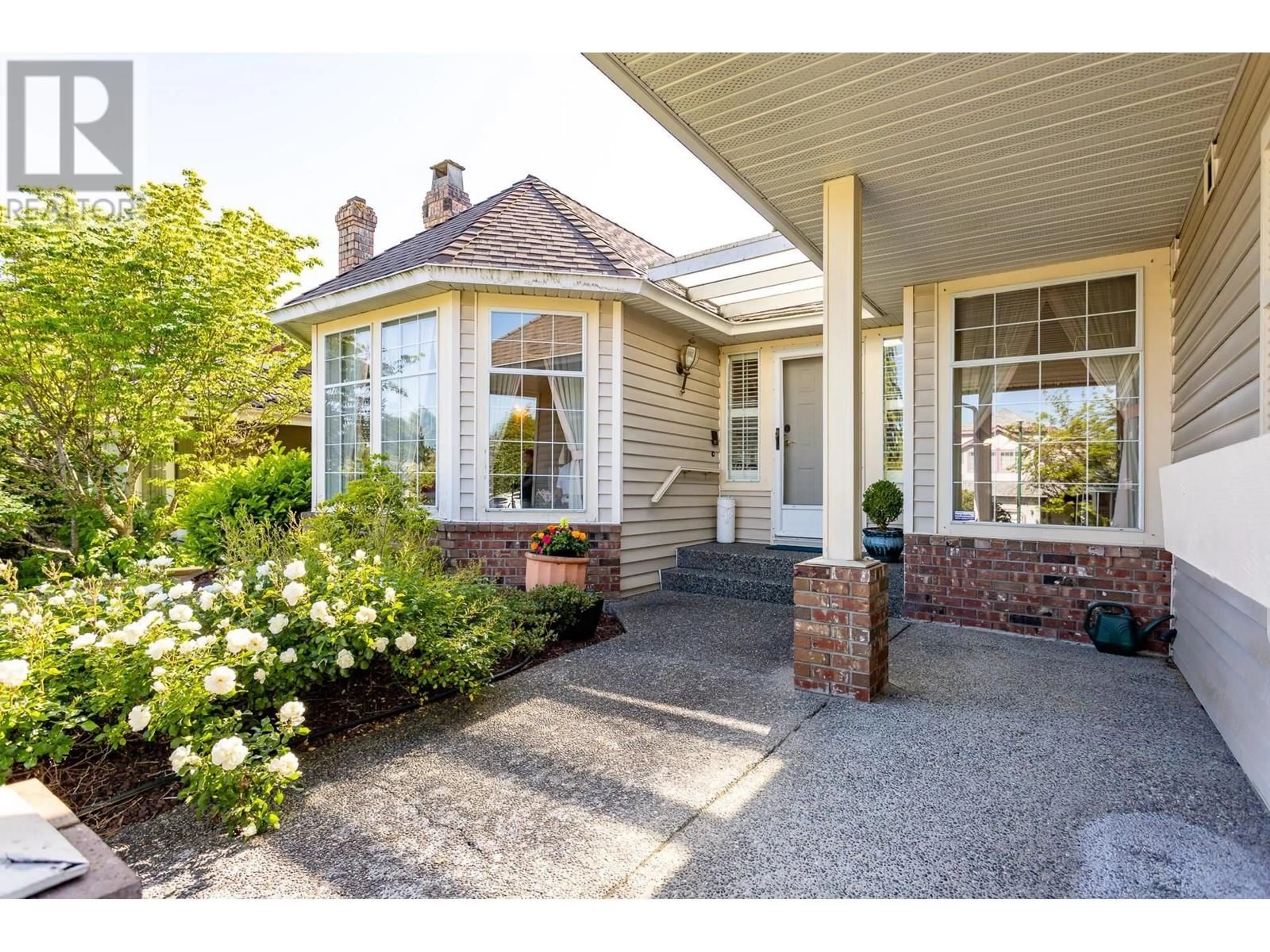 Home with vinyl exterior material, street for 1855 WALNUT CRESCENT, Coquitlam British Columbia V3J7S9
