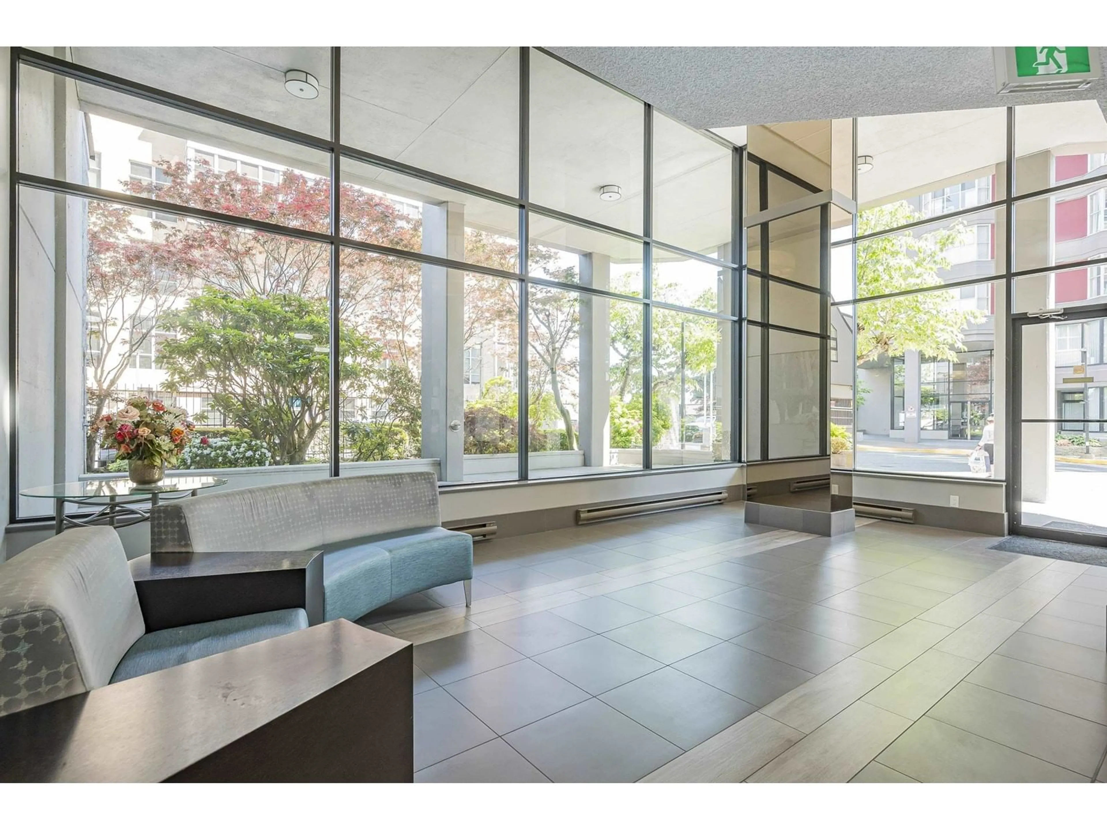 Indoor foyer for 705 - 11910 80, Delta British Columbia V4C8E3