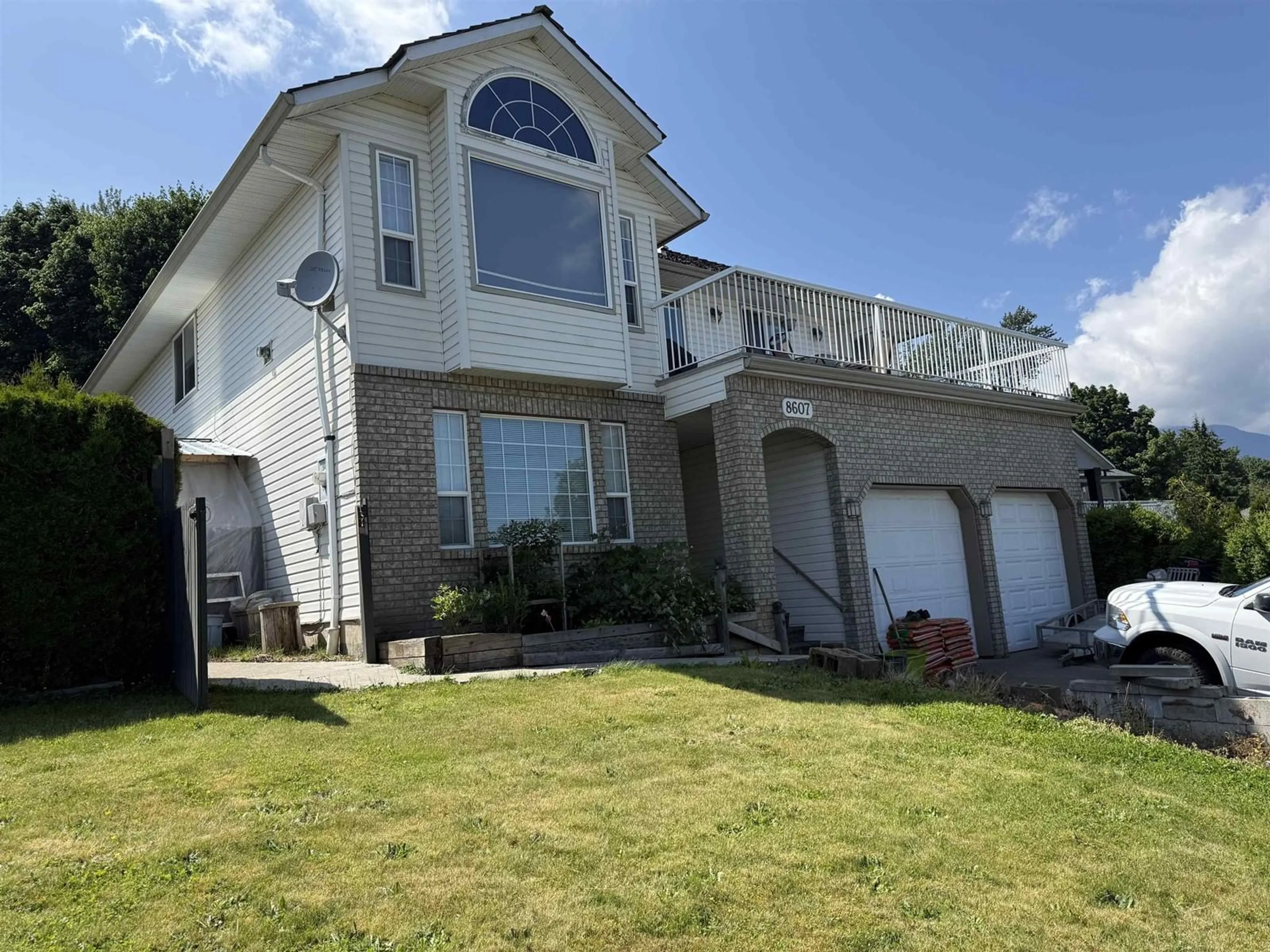 Home with vinyl exterior material, unknown for 8607 SUNRISE DRIVE, Chilliwack British Columbia V2R3H9