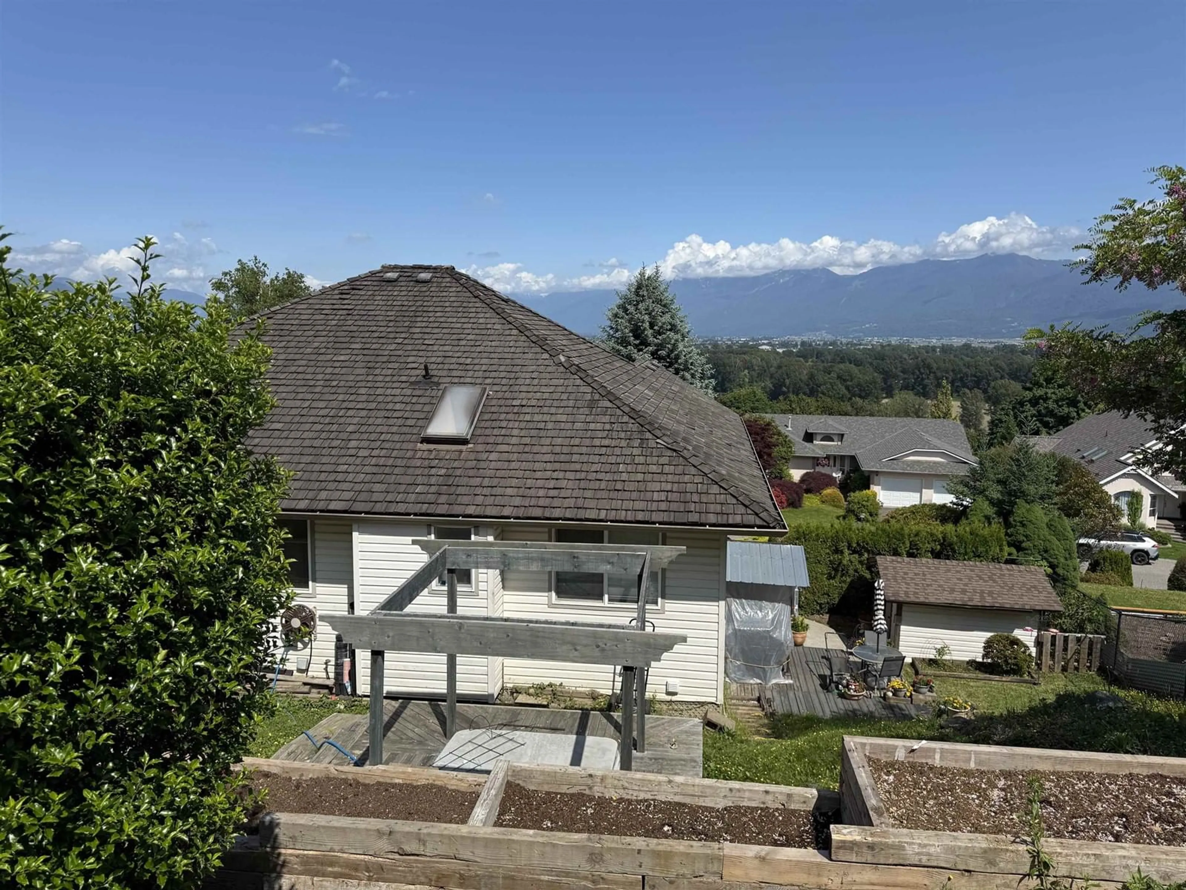 A pic from outside/outdoor area/front of a property/back of a property/a pic from drone, mountain view for 8607 SUNRISE DRIVE, Chilliwack British Columbia V2R3H9
