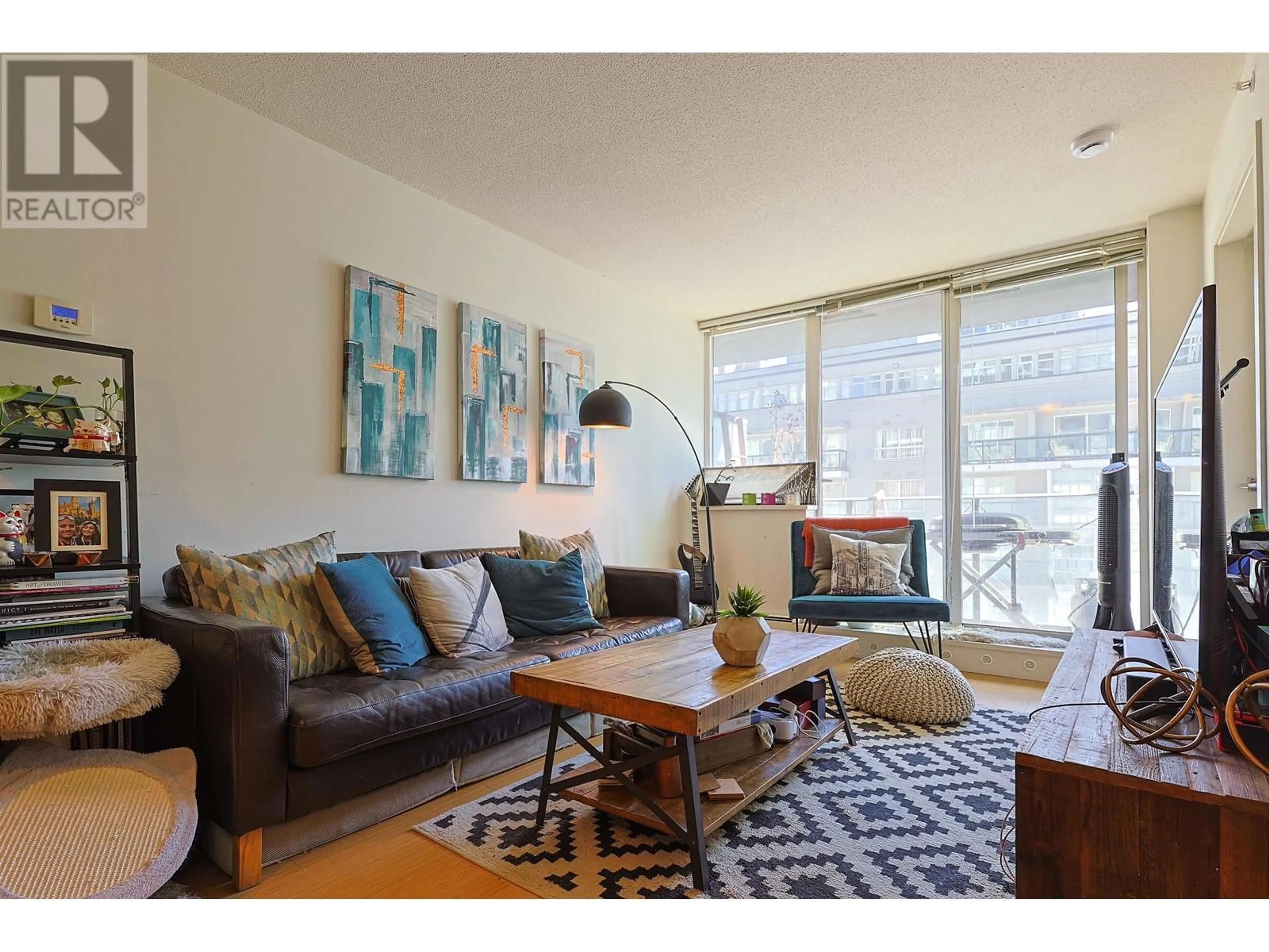 Living room with furniture, wood/laminate floor for 908 - 1325 ROLSTON STREET, Vancouver British Columbia V6B0M2
