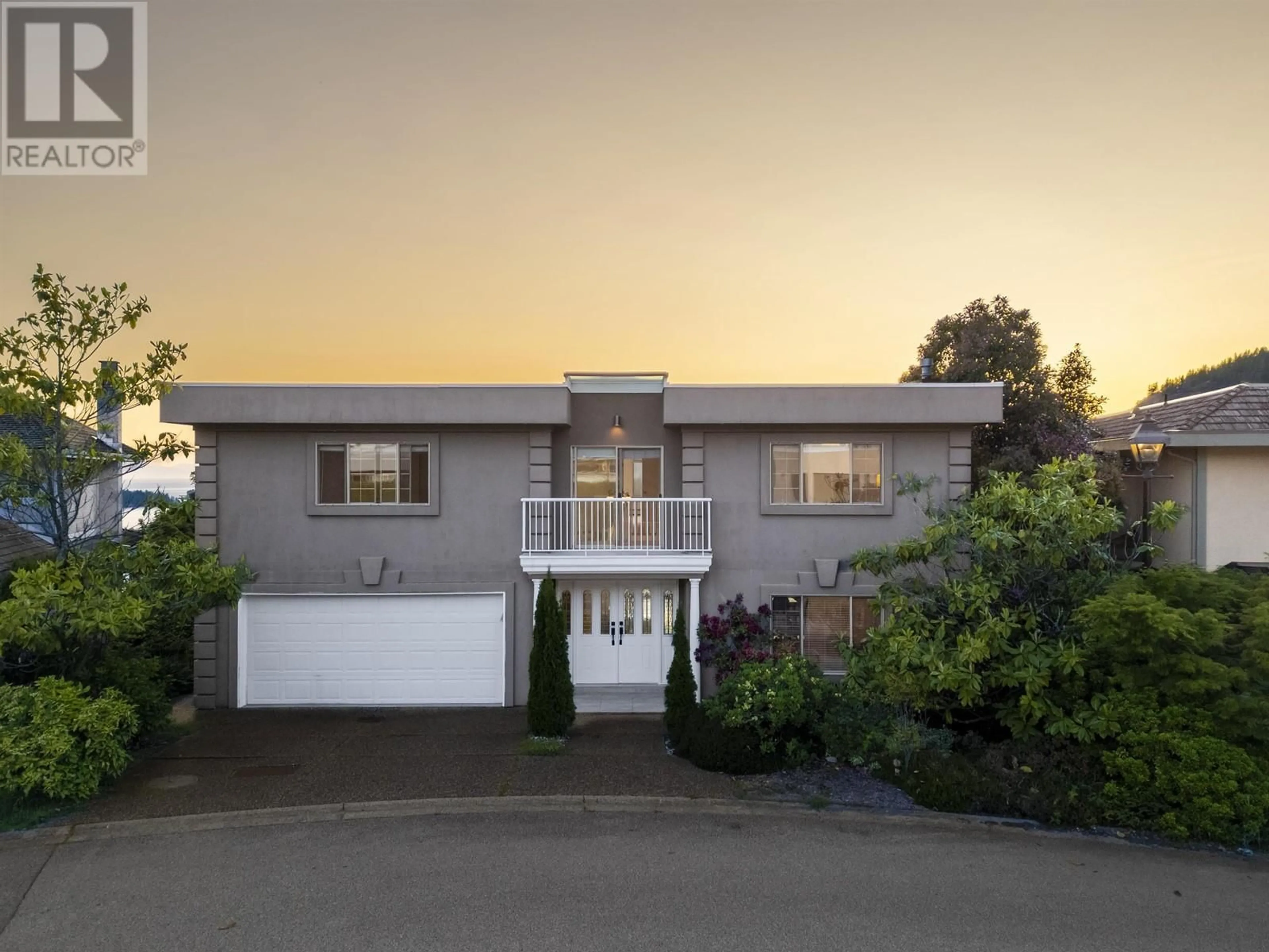 Home with vinyl exterior material, street for 5532 WESTHAVEN ROAD, West Vancouver British Columbia V7W3E9