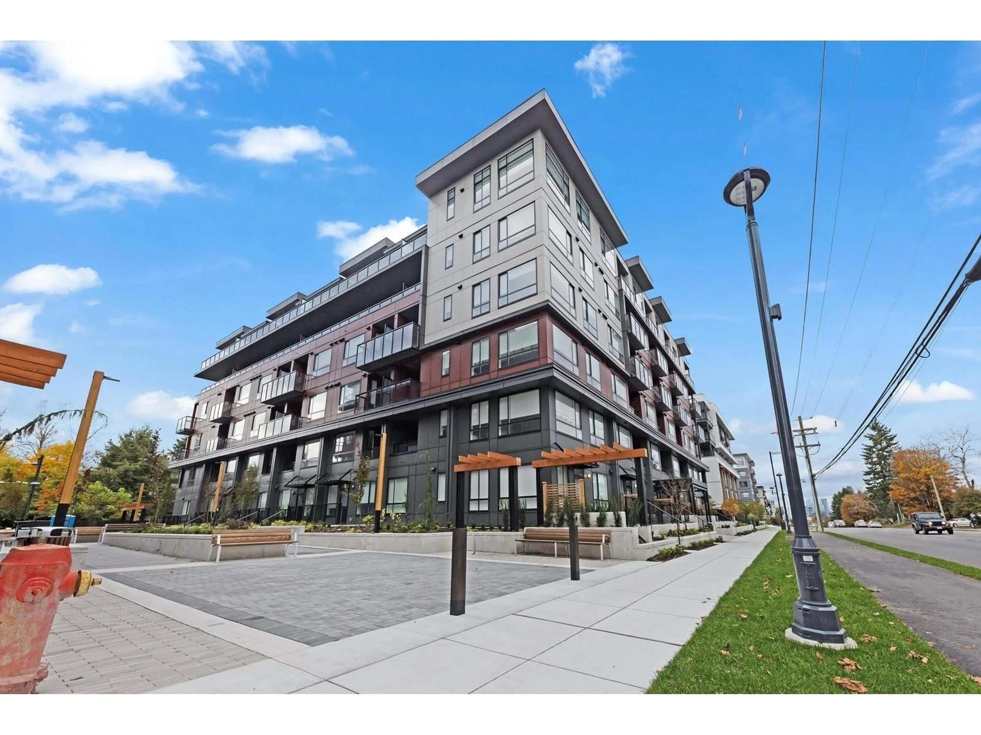 Patio, street for W302 - 13838 108, Surrey British Columbia V3T2K8