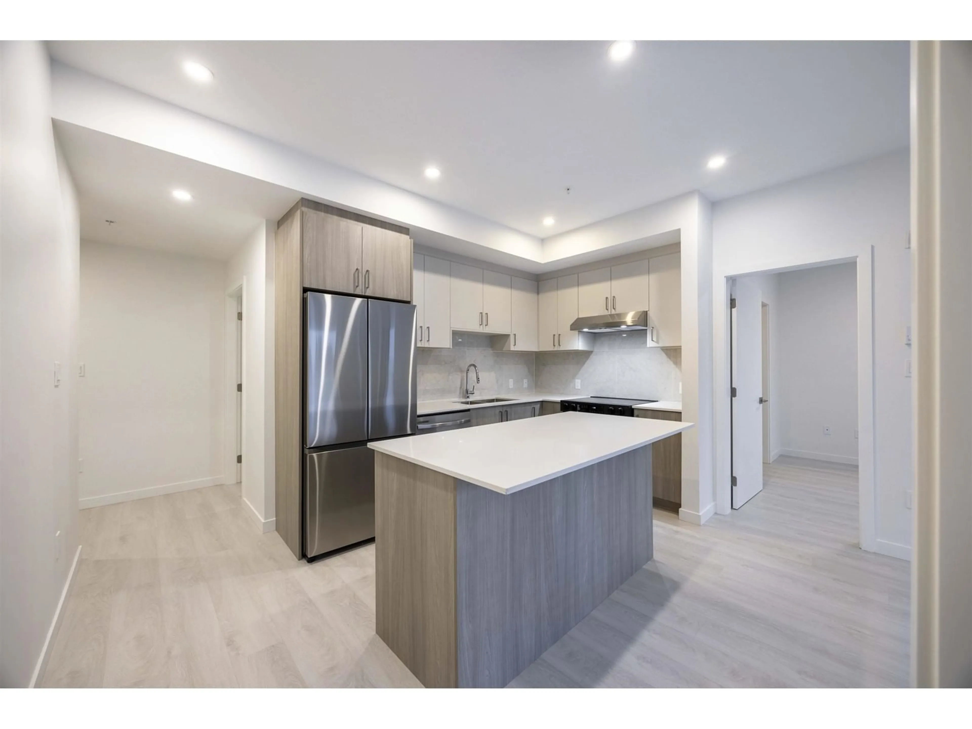 Open concept kitchen, unknown for W302 - 13838 108, Surrey British Columbia V3T2K8